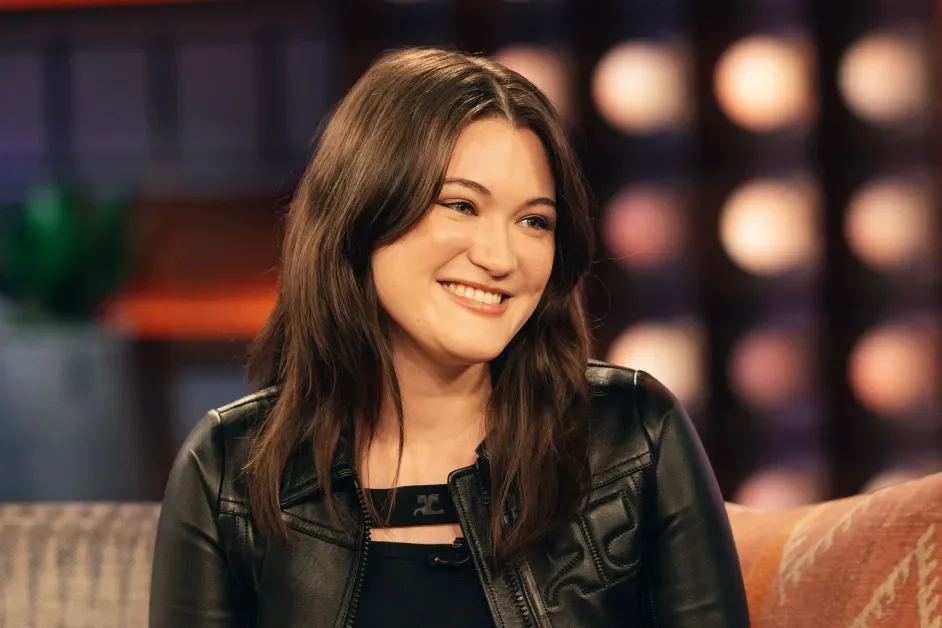 Here’s How ‘The Pitt’ Star Isa Briones Brought Kelly Clarkson Into the Hospital&nbsp;Drama