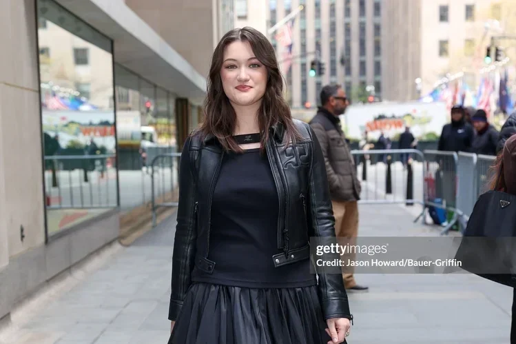Isa Briones Press Day