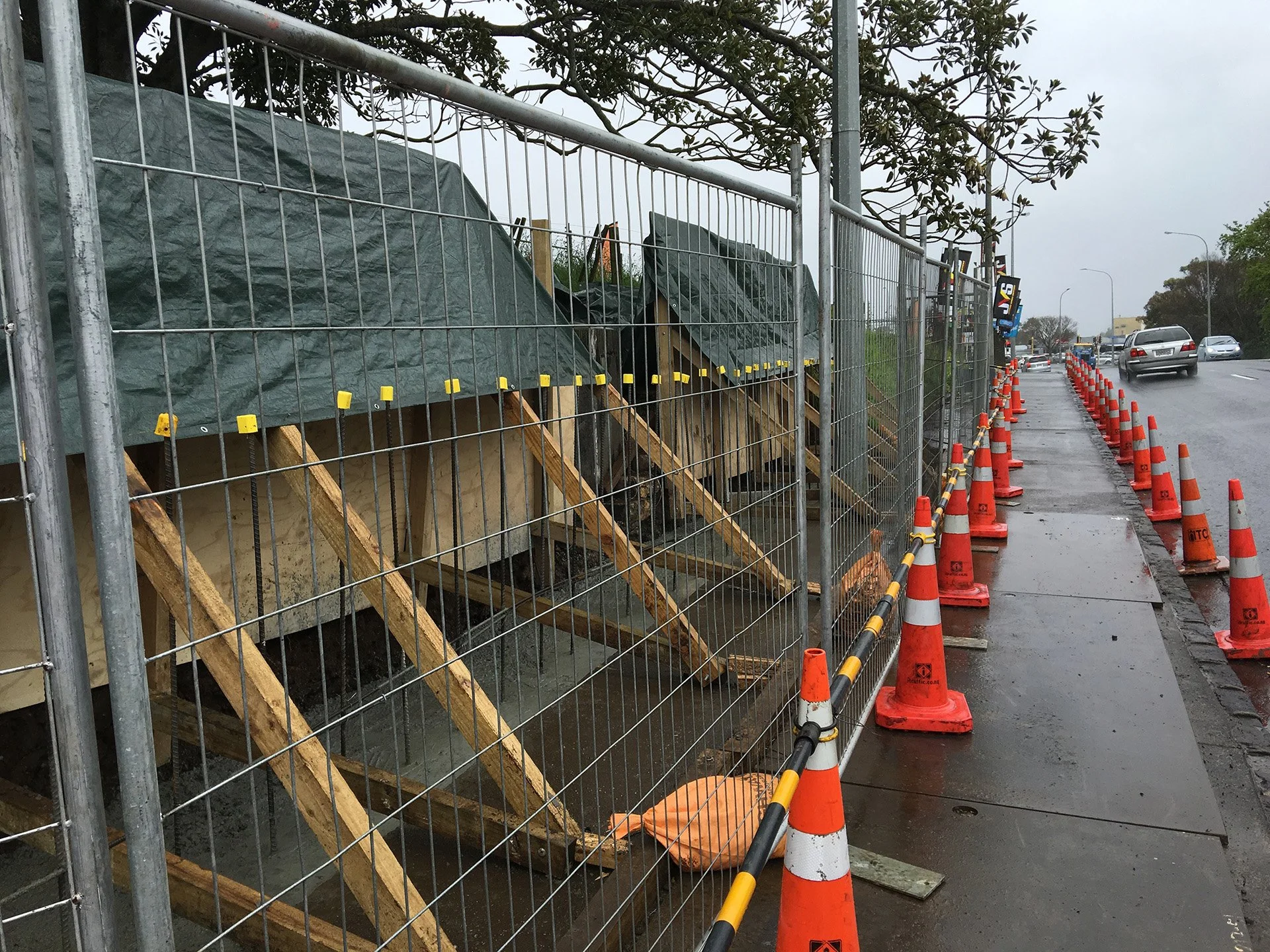 1_160930%20-%20First%20section%20footing%20post%20pour.JPG.jpeg