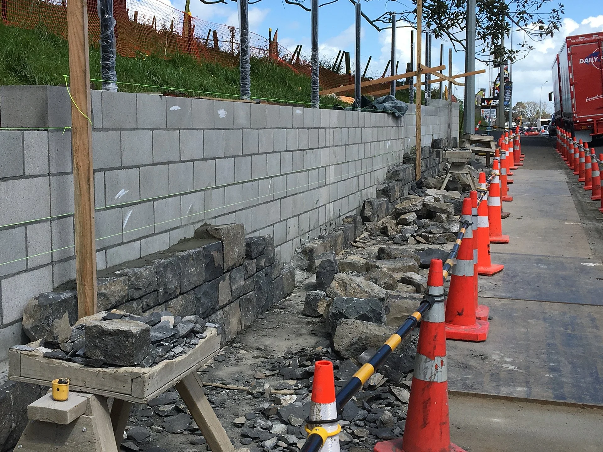 2_161021%20-%20Stonework%20started.JPG.jpeg