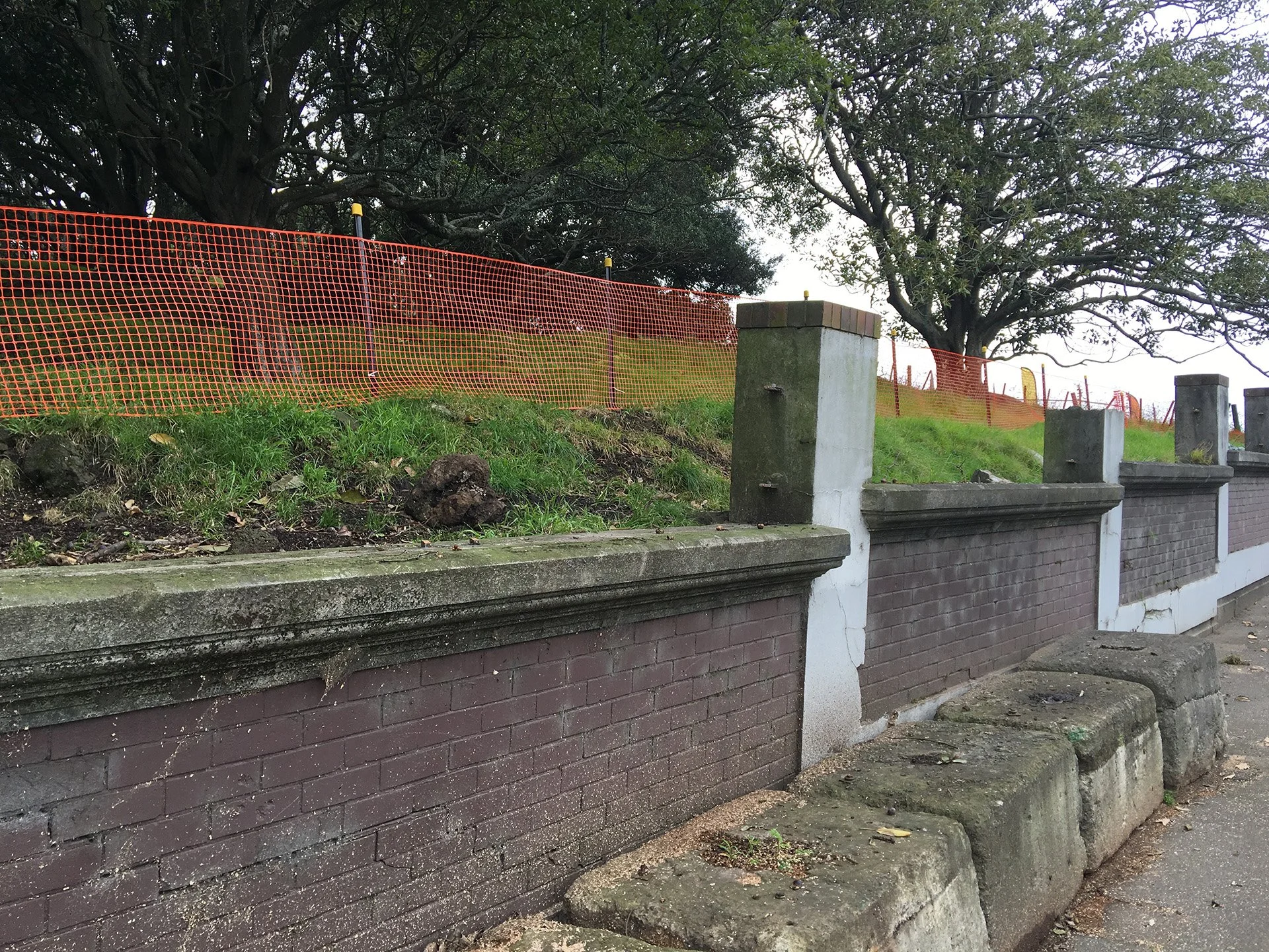 3_160923%20-%20Existing%20wall%20minus%20iron%20fence.JPG.jpeg
