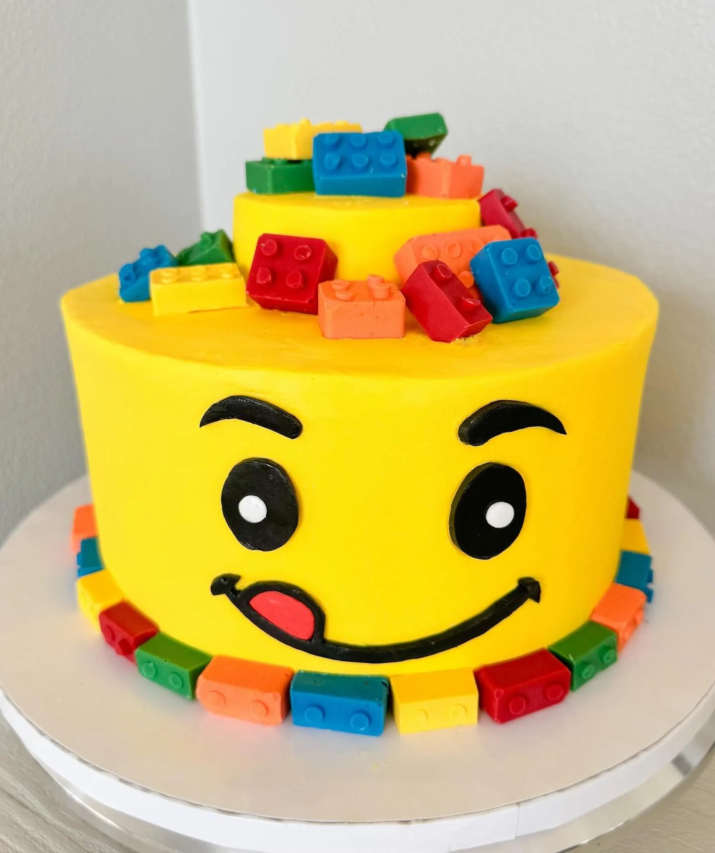 Yummy Lego head cake for the birthday boy!

#lego #legocake #legohead #legobirthday #customcake #birthdaycake #bayarea #bayareabakery
