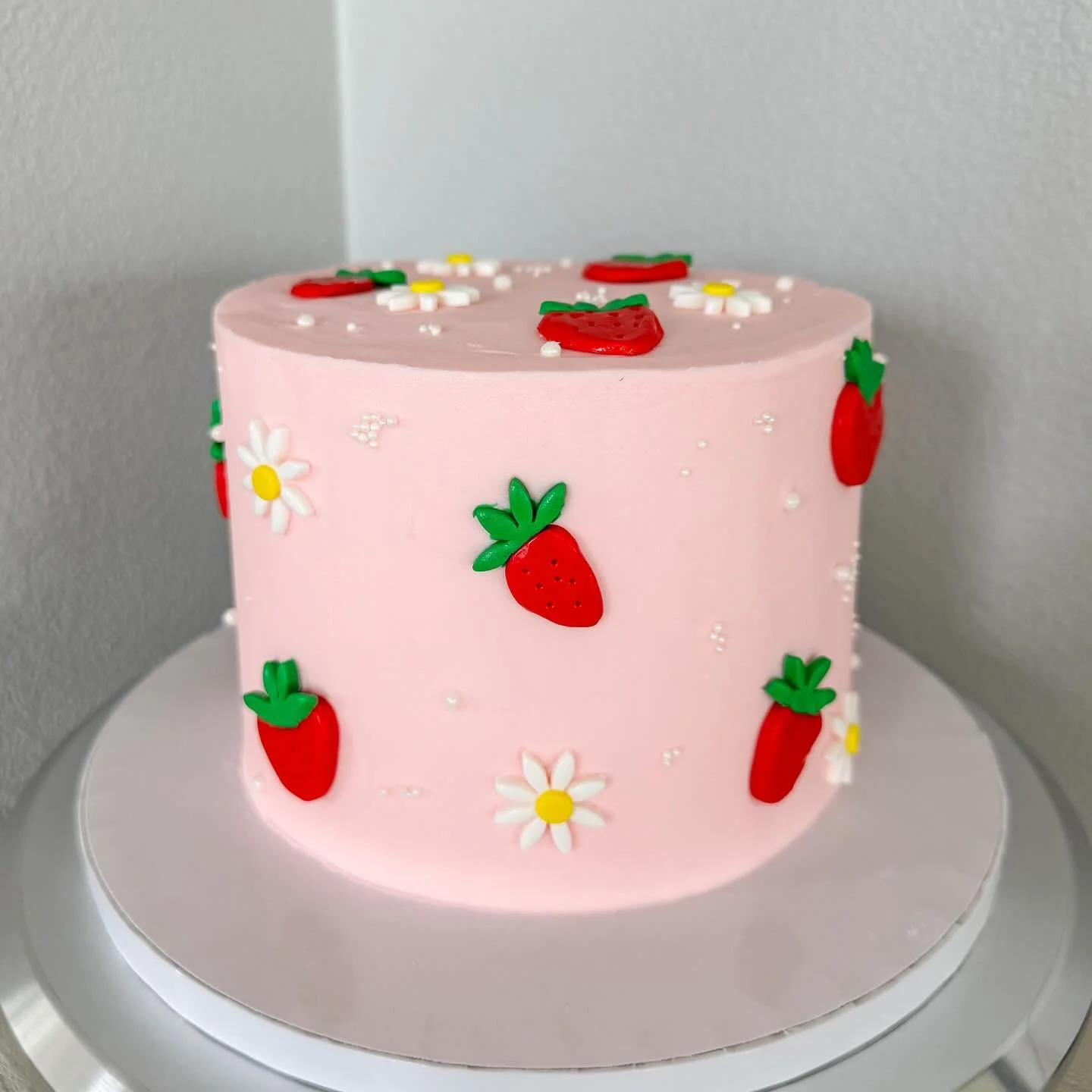 Strawberry themed cake 🍓 🍰 

#strawberry #strawberrycake #berryfirstbirthday #customcake #birthdaycake #firstbirthday #bayarea #bayareabaker