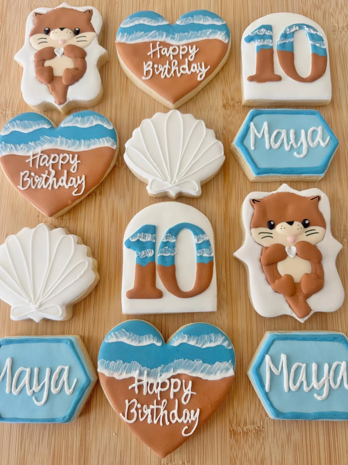 Cute lovable sea otters 🦦 

#seaotter #seacreatures #birthdaycookies #birthdaycelebrations #customcookies #bayarea #bayareabakery