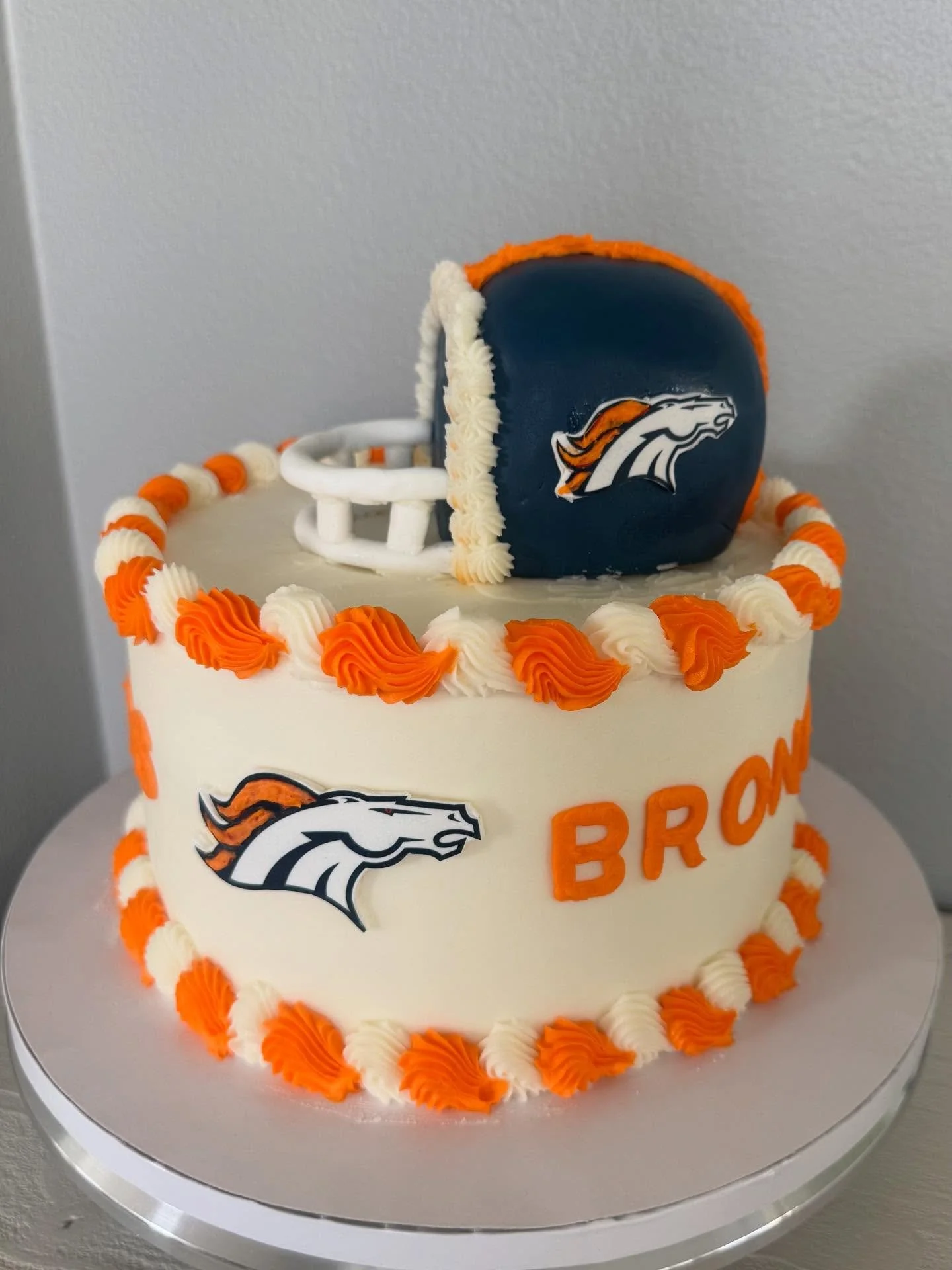 Denver Broncos cake for a super fan! 🏈 
Custom helmet made out of Rice Krispies treats and fondant 😋

#denverbroncos #broncos #broncosfan #football #footballbirthday #birthdaycake #customcake #bayarea #bayareabakery
