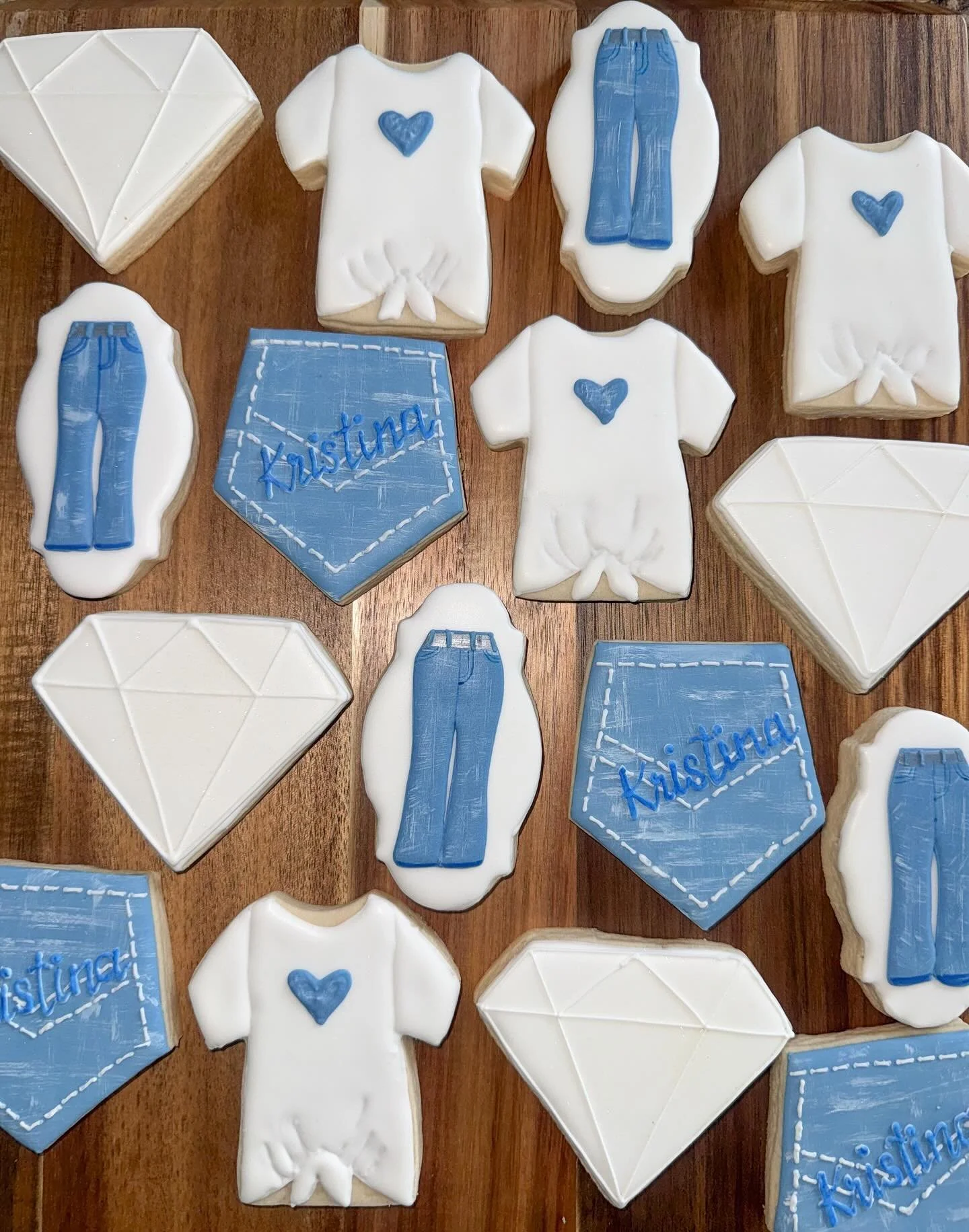 Denim and Diamonds cookies👖💎 💍 

#denimanddiamonds #bachelorette #bridetribe #bachelorettecookies #celebrationcookies #customcookies #denimanddiamondscookies #bayarea #bayareabakery