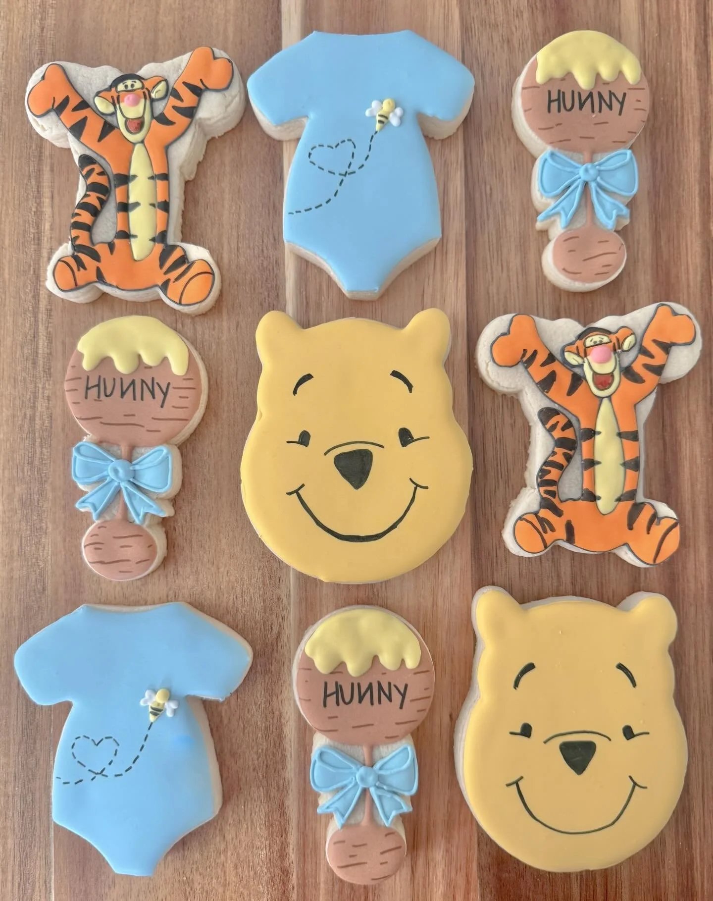 Winnie the Pooh baby shower cookies 🍯 🐻 

#winniethepooh #babyshower #babyshowercookies #customcookies #bayarea