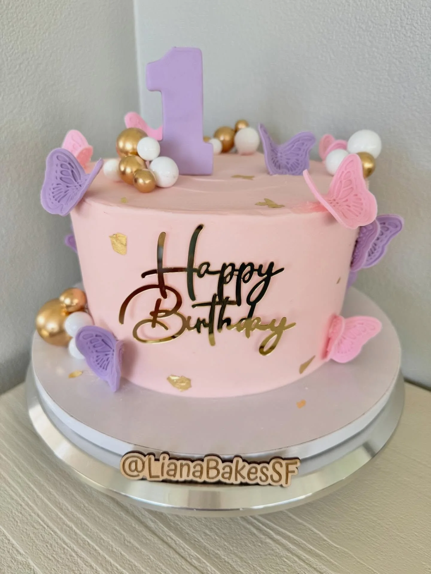 A whimsical butterfly cake 🦋 🎀

#firstbirthday #butterfly #butterflycake #customcake #bayarea
