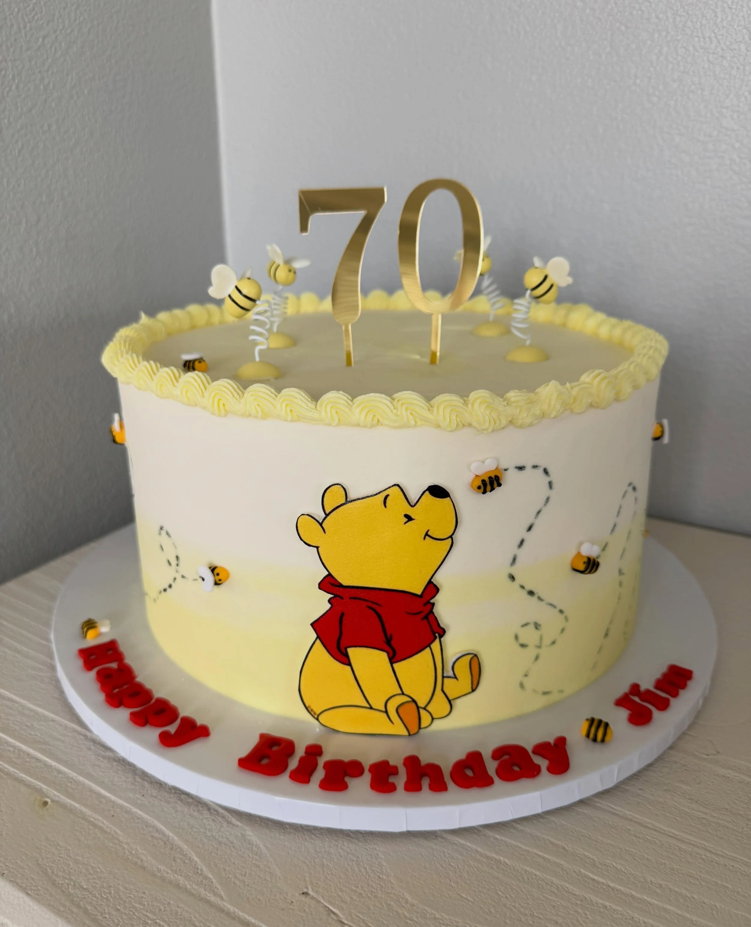Winnie the Pooh, a classic for all ages! 🐻 🍯 

#winniethepooh #winniethepoohbirthday #birthdaycake #customcakes #bayarea