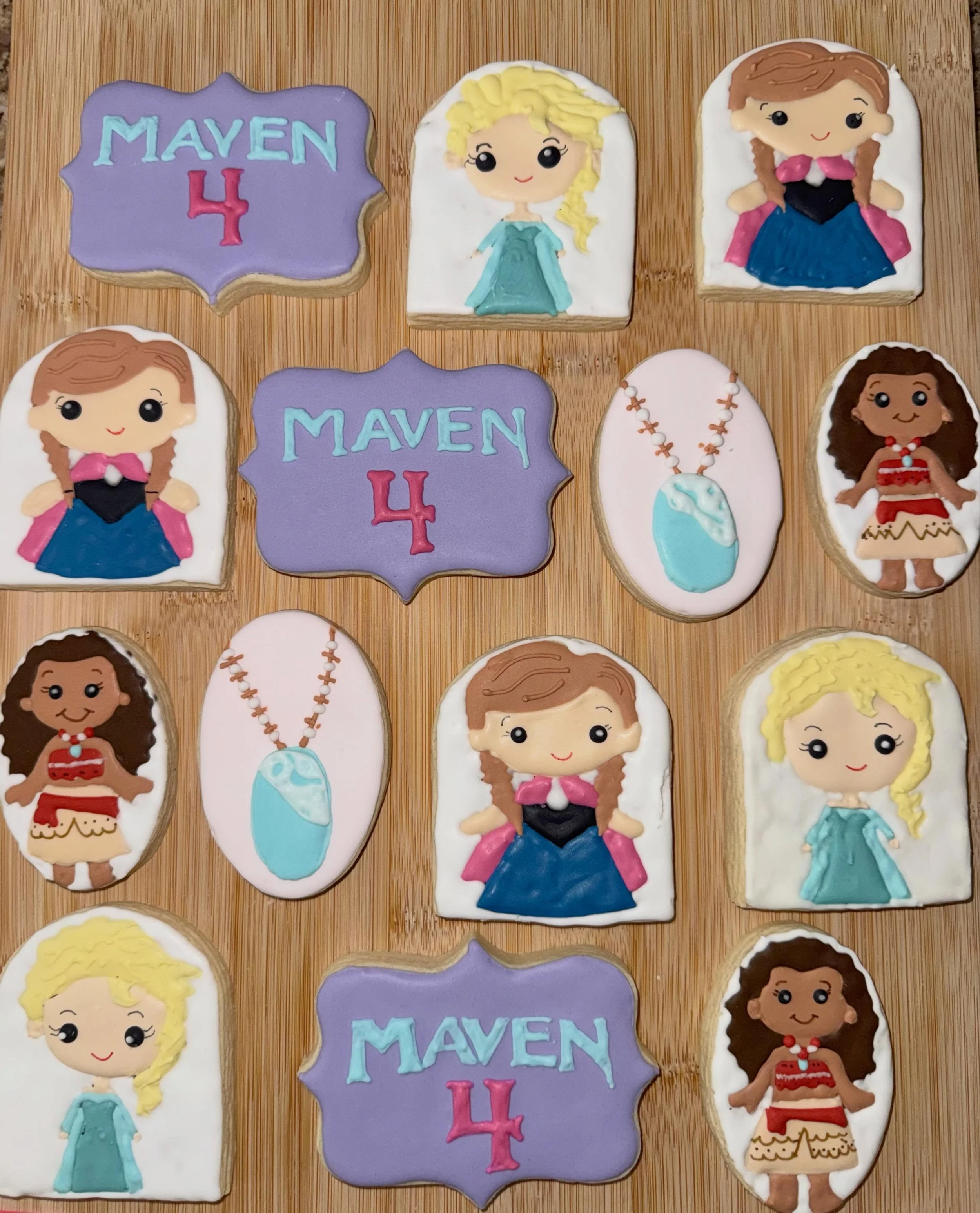 Custom @disney Moana and @disneyfrozen cookies for the special birthday girl! ❄️🏝️💜

#frozen #moana #frozenbirthday #customcookies #bayarea