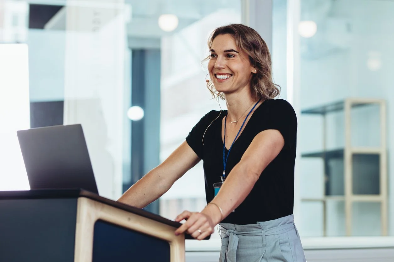 Why a Headset Microphone is the Best Choice for Corporate Events