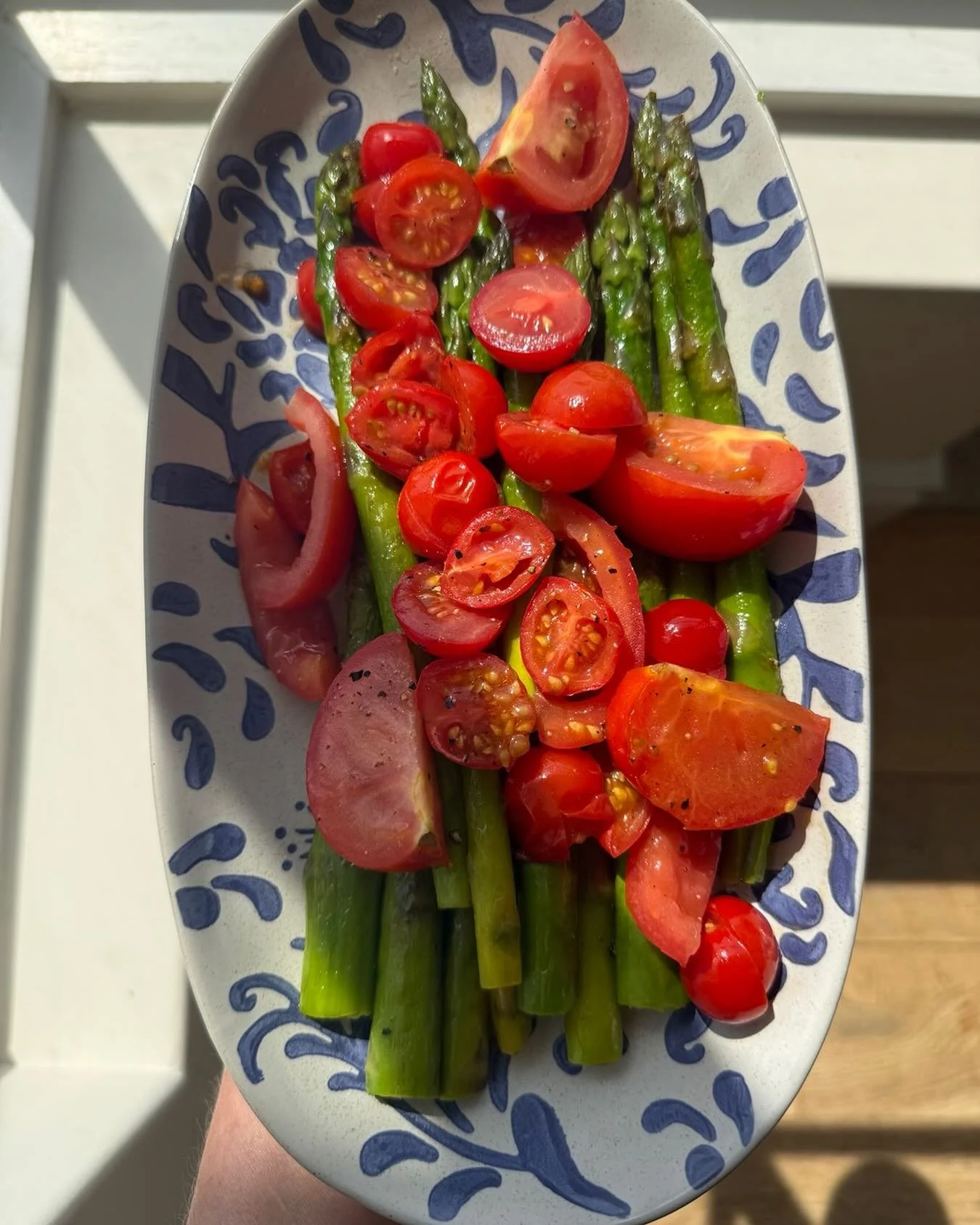 There is something beautiful about eating what&rsquo;s in season - it&rsquo;s nature&rsquo;s quiet way of syncing us back to balance.

Asparagus speaks spring, helping to support liver detoxification and digestion. Rich in folate and fibre - hello sk