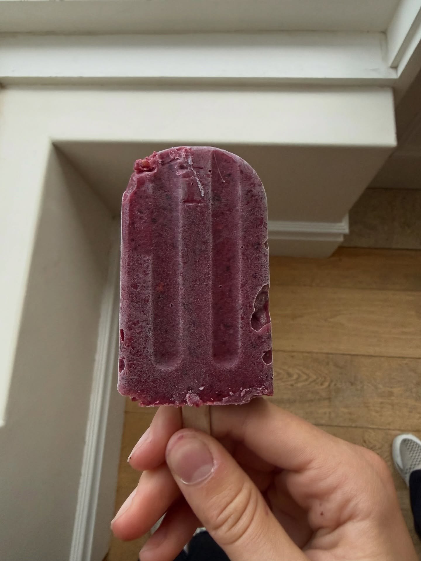 Clever little silicone moulds. Nourishing little, creamy smoothie pops @seedandsproutco 

Blending up with 
Banana 🍌 
Berries 🍓 
Greek yoghurt 🥄 
Protein powder 💪 
Flaxseeds 🌾 
Drizzle of honey 🍯 

Freeze, grab, go.

Simple, nourishing, perfect