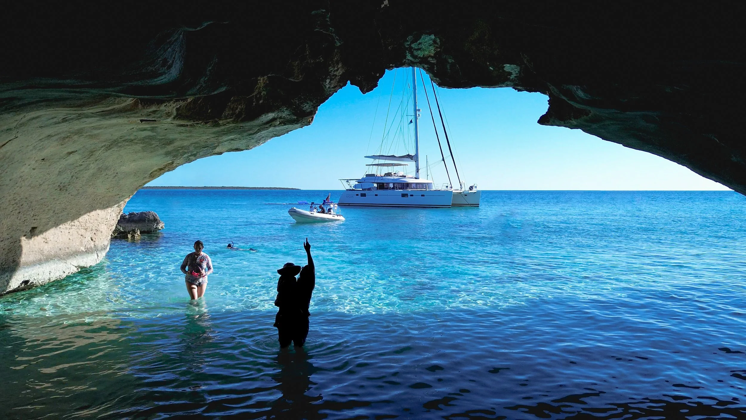 arac in cave point to ceiling.JPG