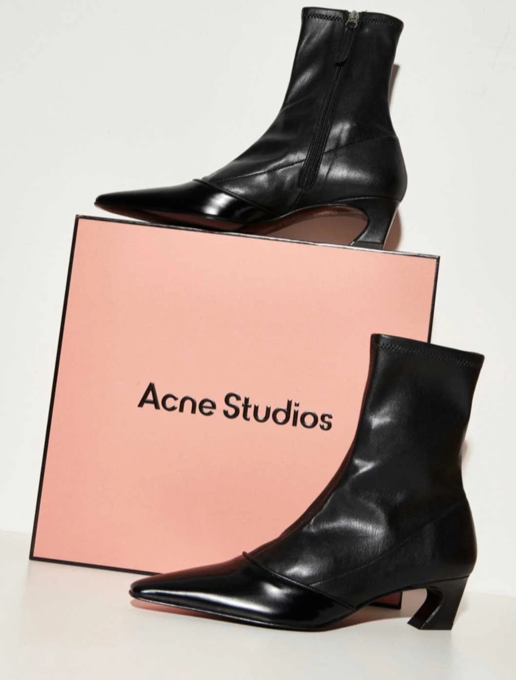 acnestudios-camargue-lisa-turnbull.jpg