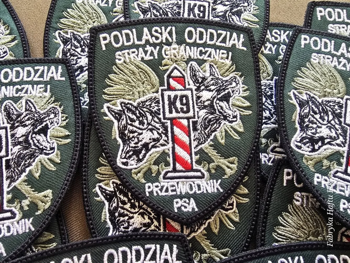 Haftowane naszywki K9 Podlaskiego Oddziału Straży Granicznej dla przewodników psów służbowych – Fabryka Haftu Ełk