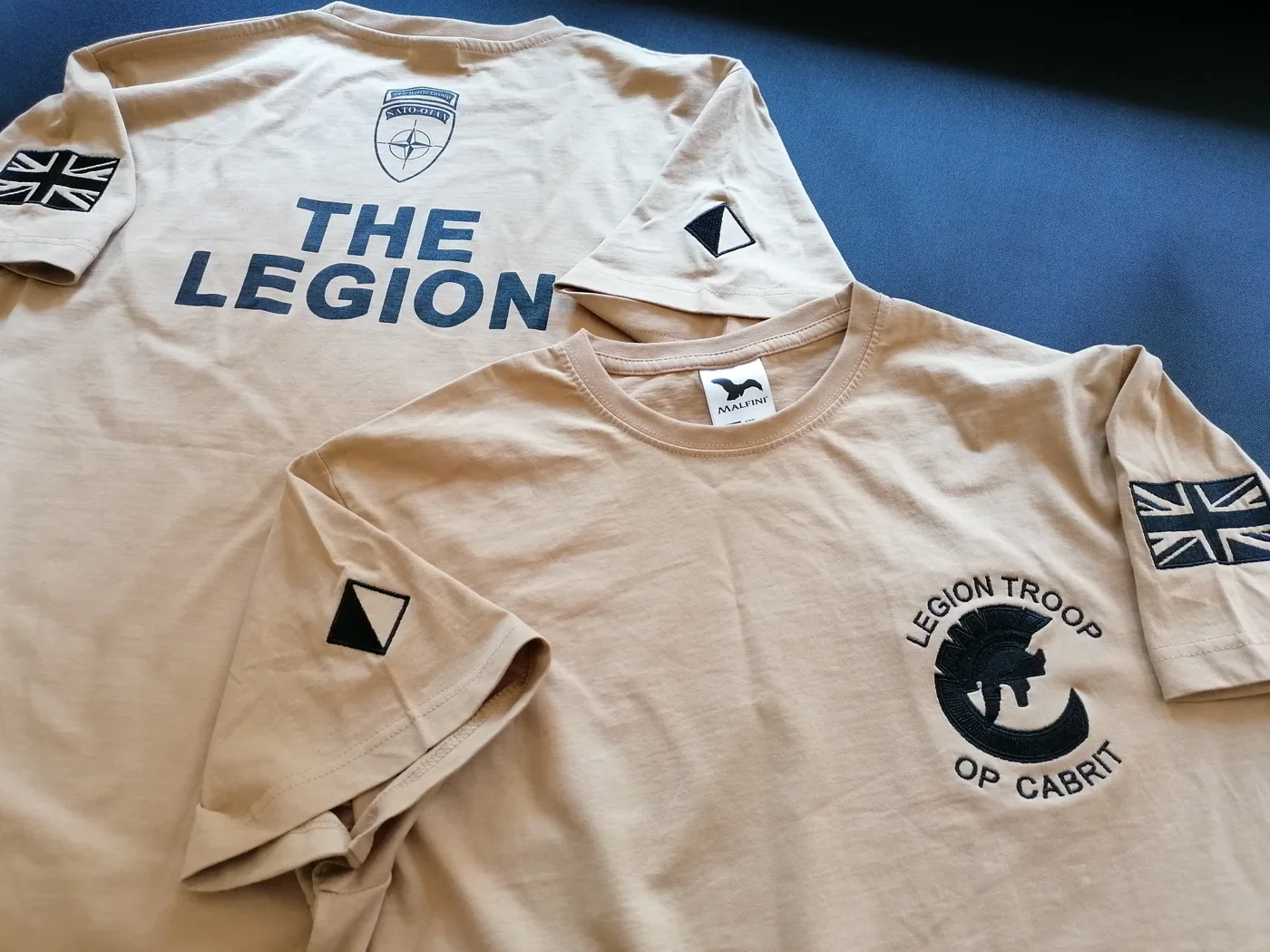 Koszulki Legion Troop OP CABRIT z haftem rzymskiego hełmu i napisem The Legion