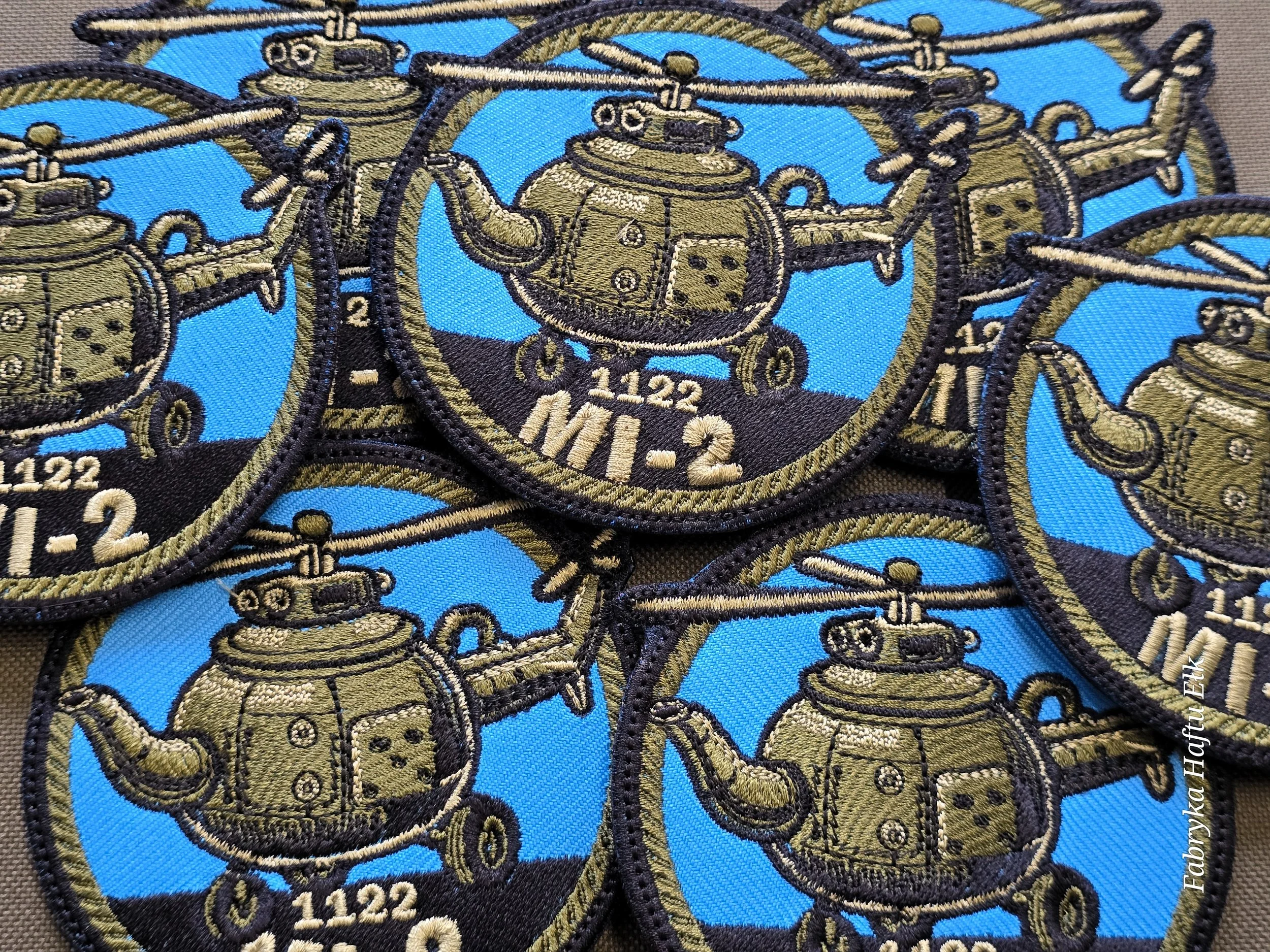 Haftowane naszywki wojskowe ze śmigłowcem Mi-2 – Fabryka Haftu Ełk