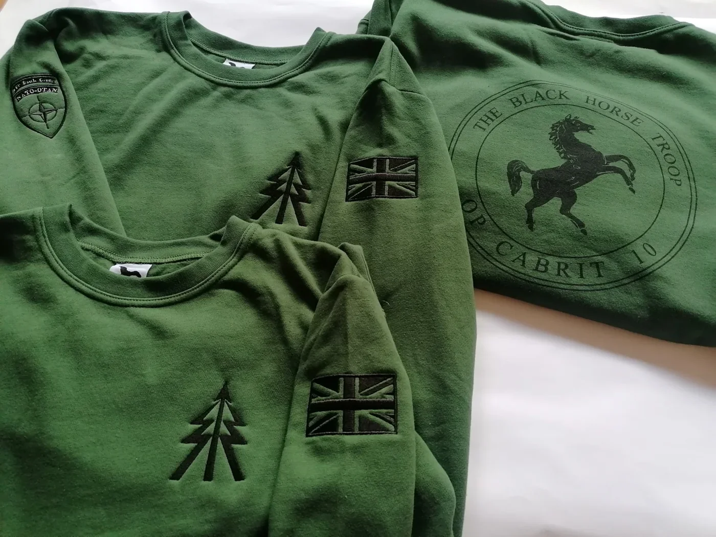 Koszulki The Black Horse Troop OP CABRIT 10 z motywem konia i haftowanymi oznaczeniami brytyjskimi