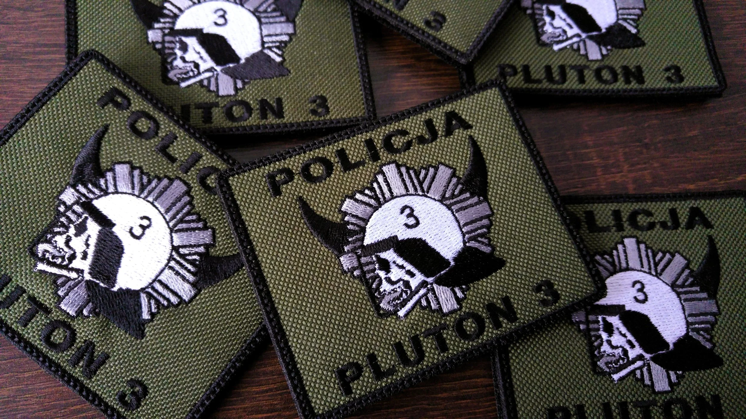 Haftowane naszywki 3 Plutonu Policji na zamówienie – Fabryka Haftu Ełk