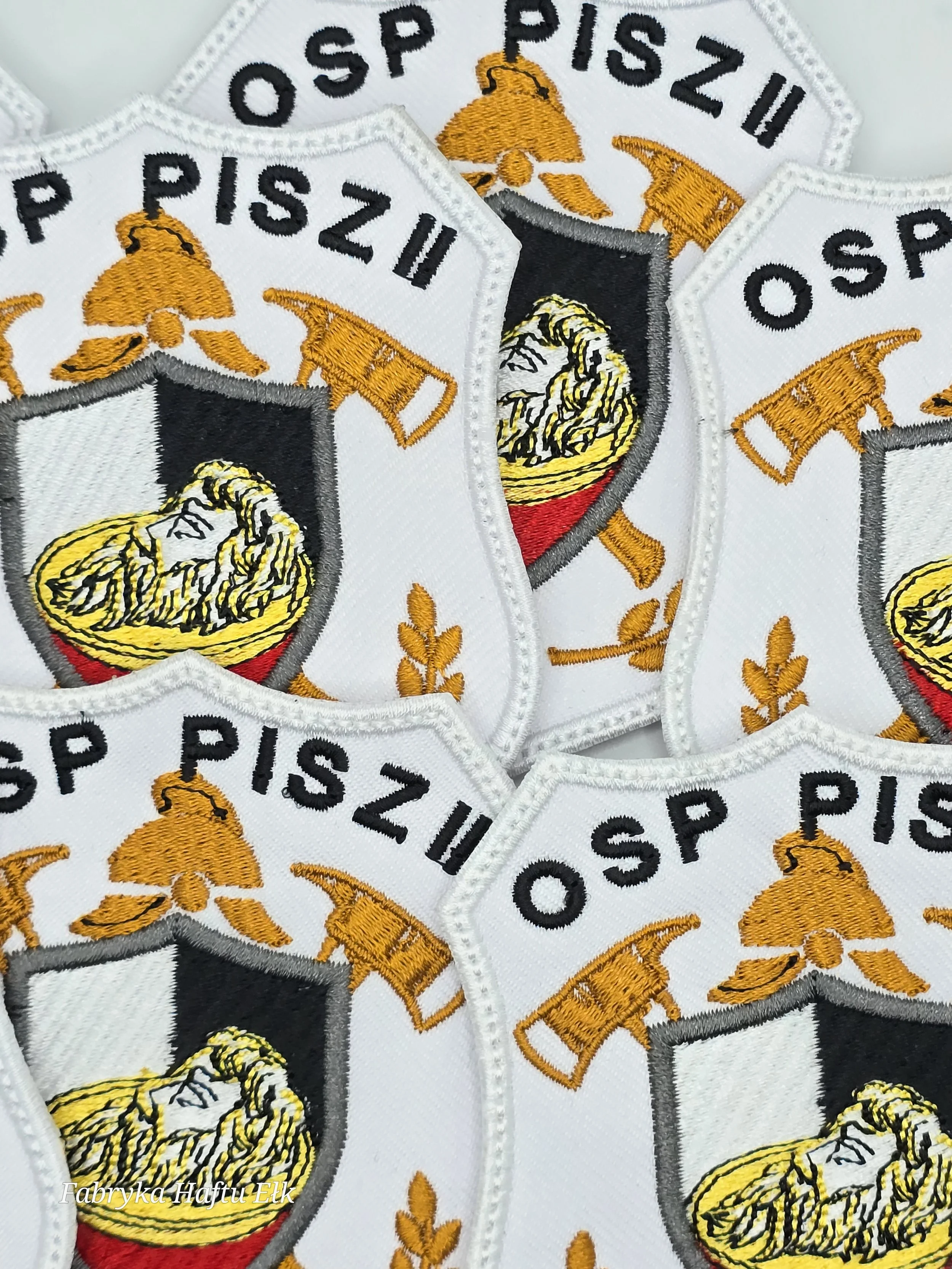 Haftowane naszywki strażackie OSP Pisz na zamówienie – Fabryka Haftu Ełk
