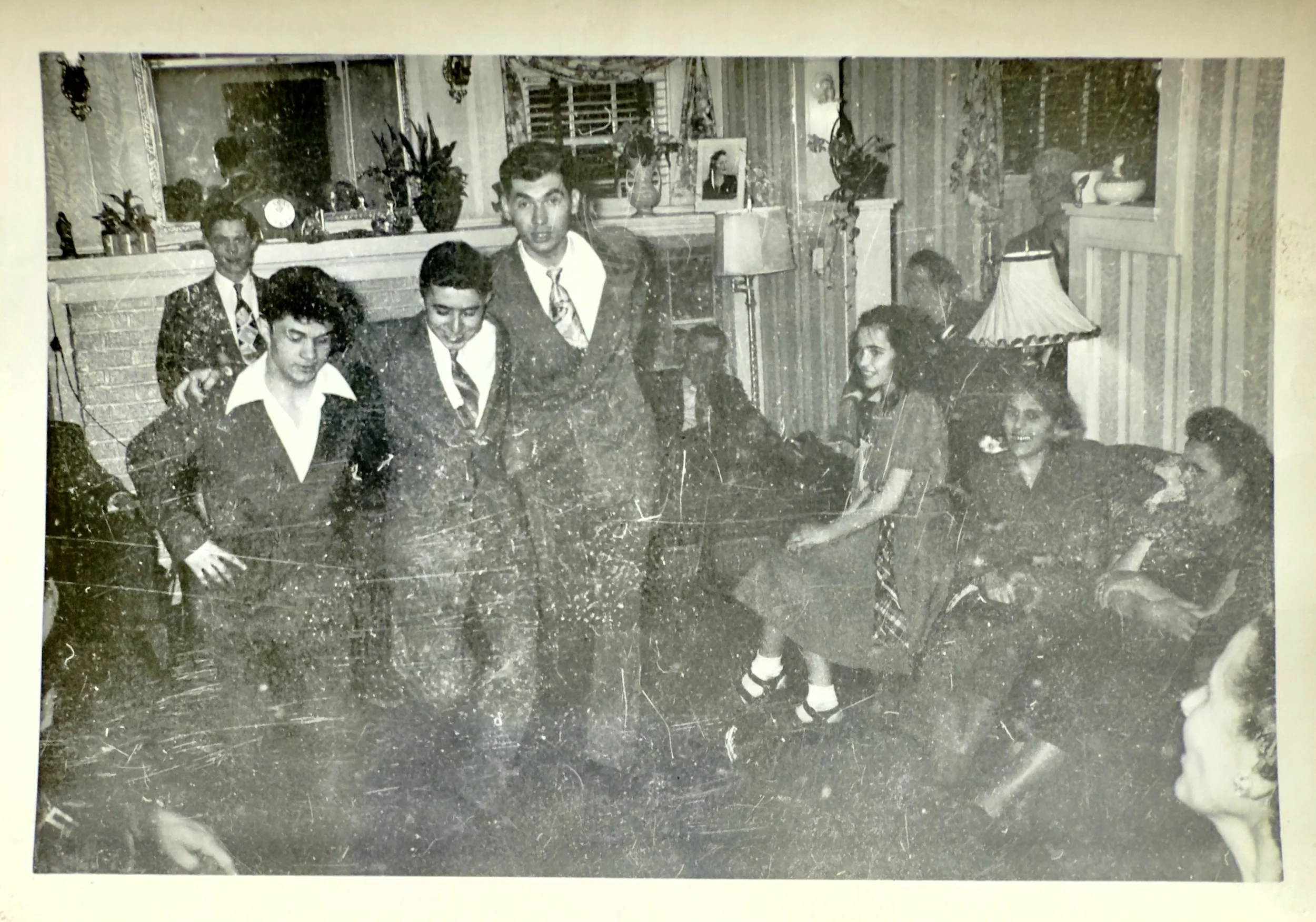 OLD+PAPOURAS_PHOTO_DANCING.JPEG