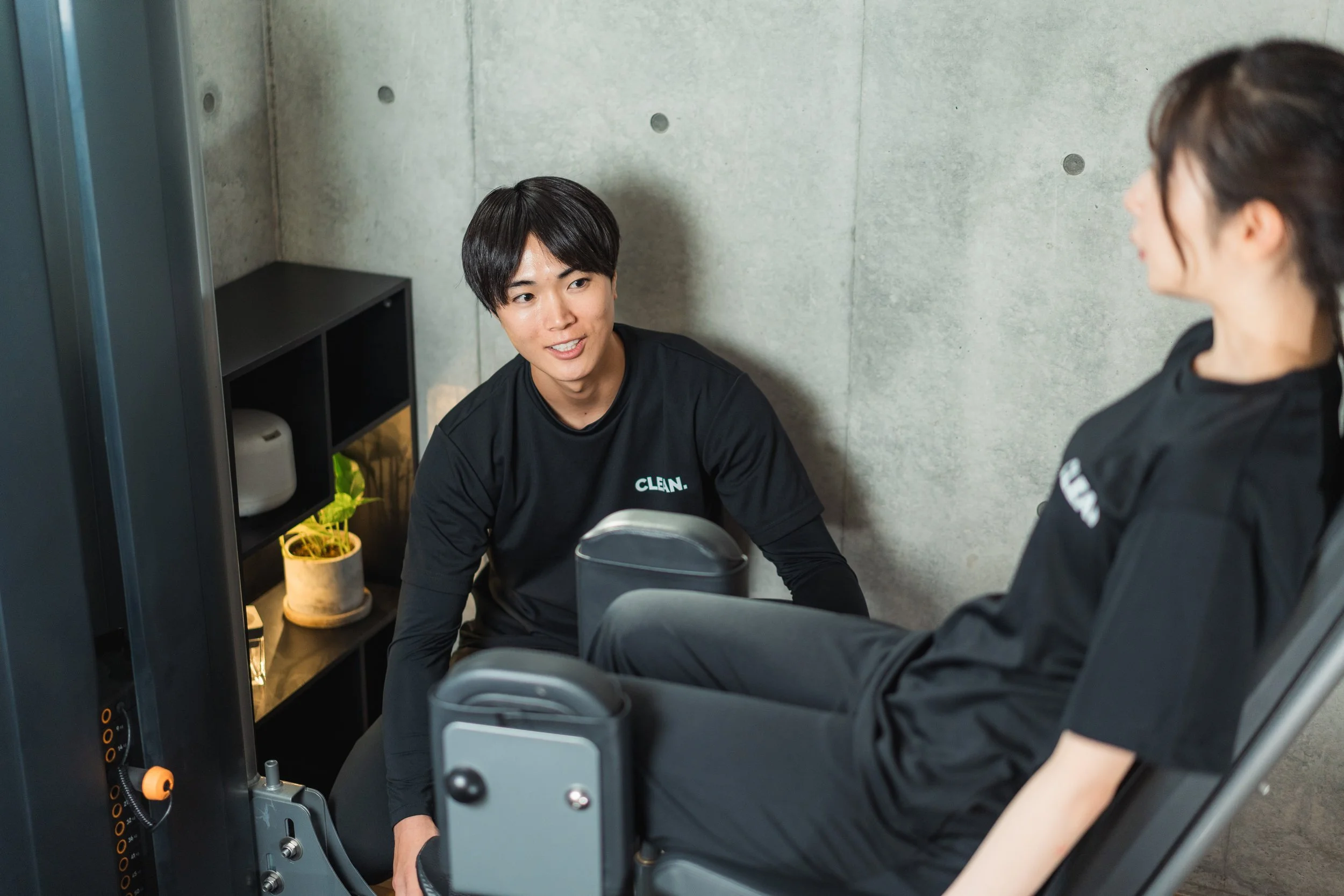 デスクワークで固まった下半身に！ヒップアブダクションで安全に鍛える！