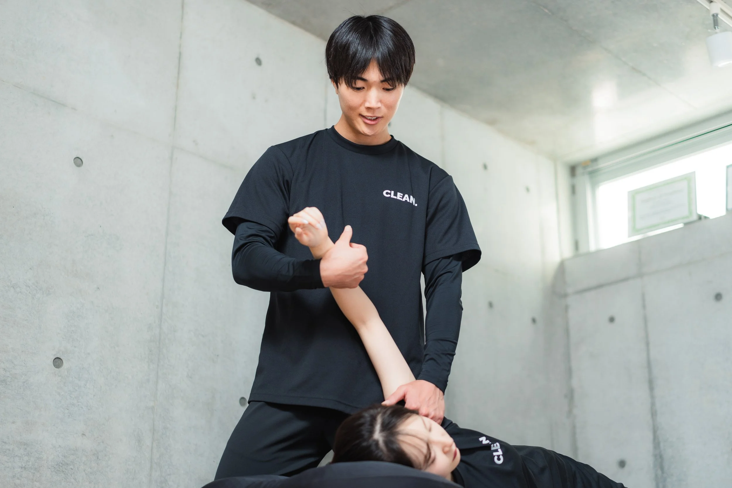 小胸筋・大胸筋周りが硬くなると起こる身体の不調とは？日吉パーソナルジムCLEAN.が解説