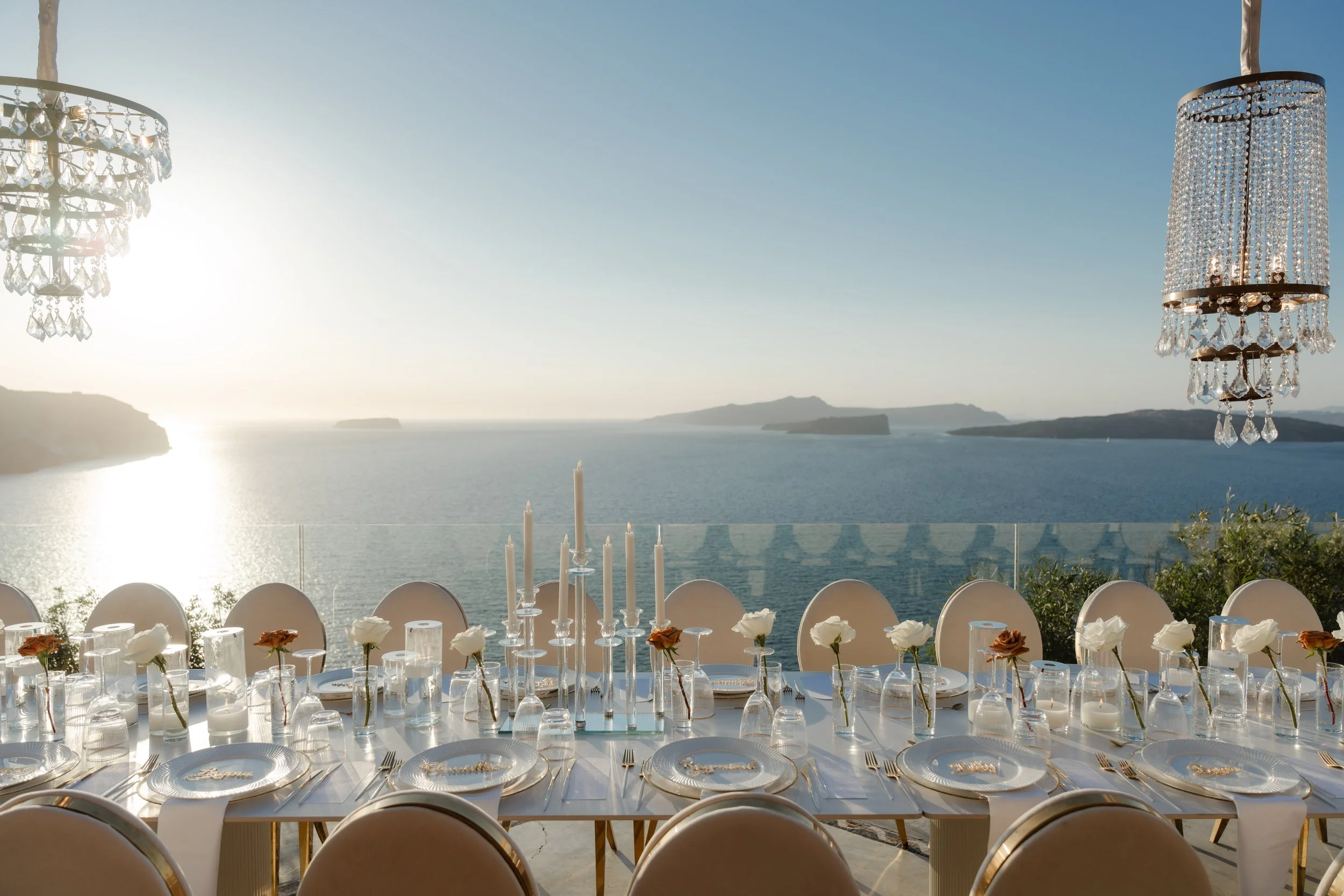 Luxury Wedding Reception in Santorini, Greece
Elegant dinner tables with crystal chandeliers overlooking the sea. A glamorous and refined setup for a luxury destination wedding in Greece.
