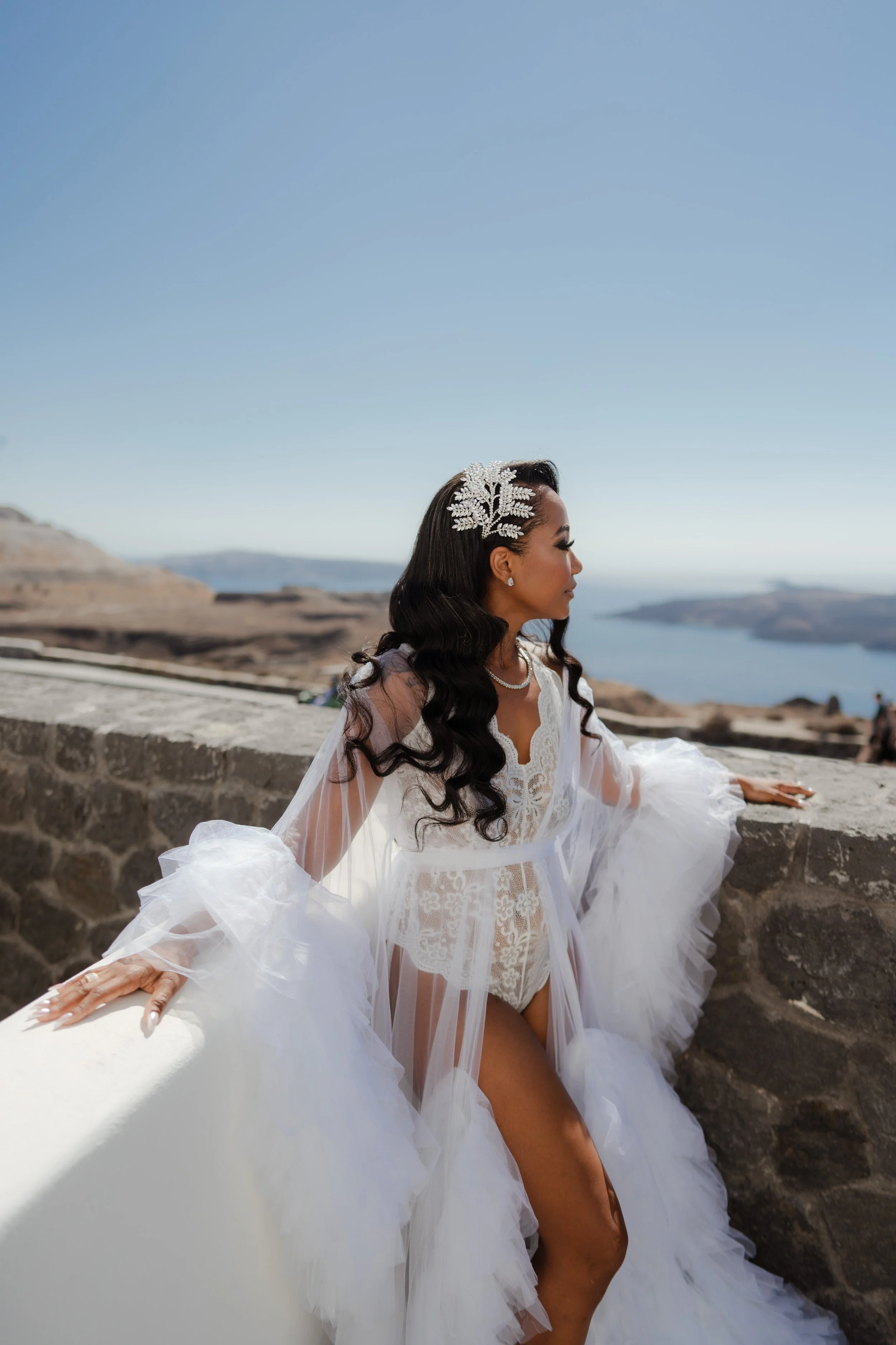 Luxury Bride in Santorini, Greece
The bride shines in an ethereal gown with the Santorini caldera as her backdrop. A timeless portrait capturing the elegance of a luxury wedding in Greece.