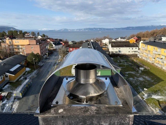 Pågående rehabilitering av skorsteiner i Østmarka Boliglag.