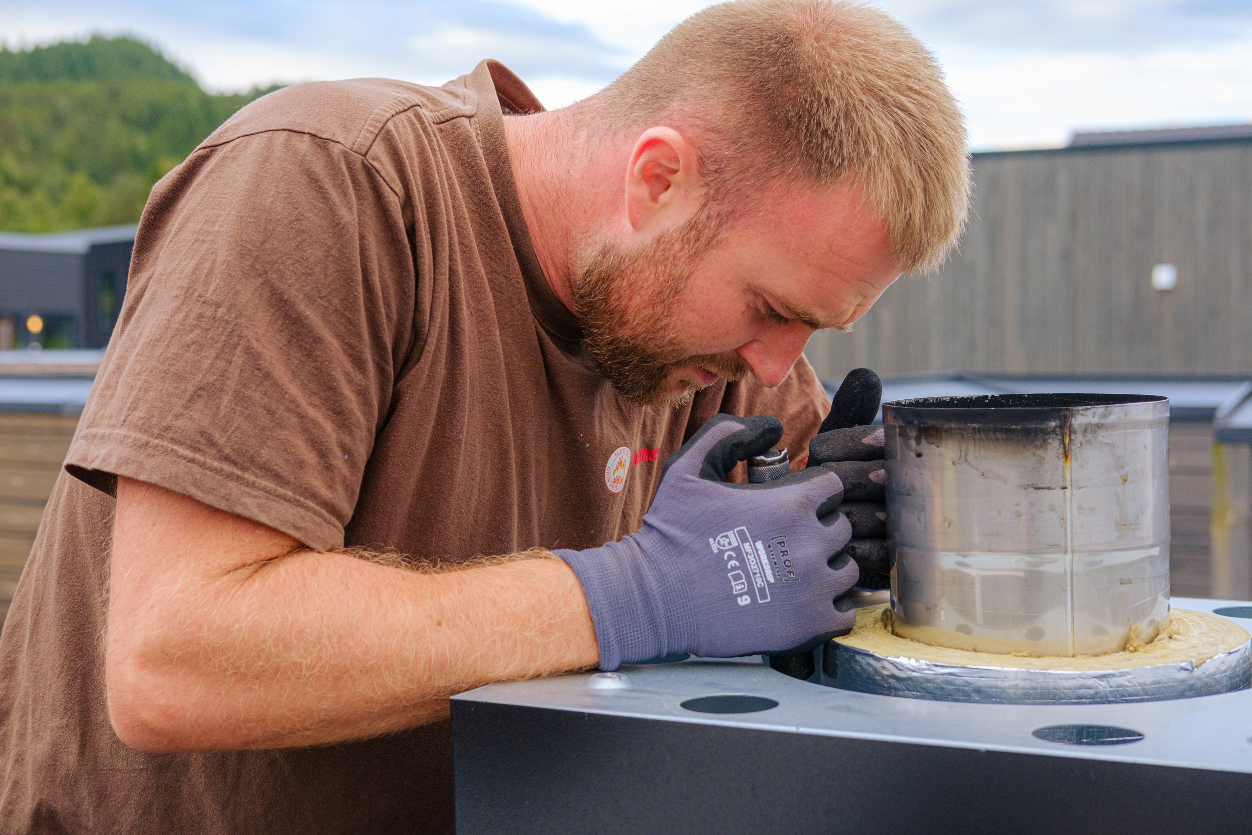 Slik vedlikeholder du ildstedet og sikrer trygg og effektiv fyring