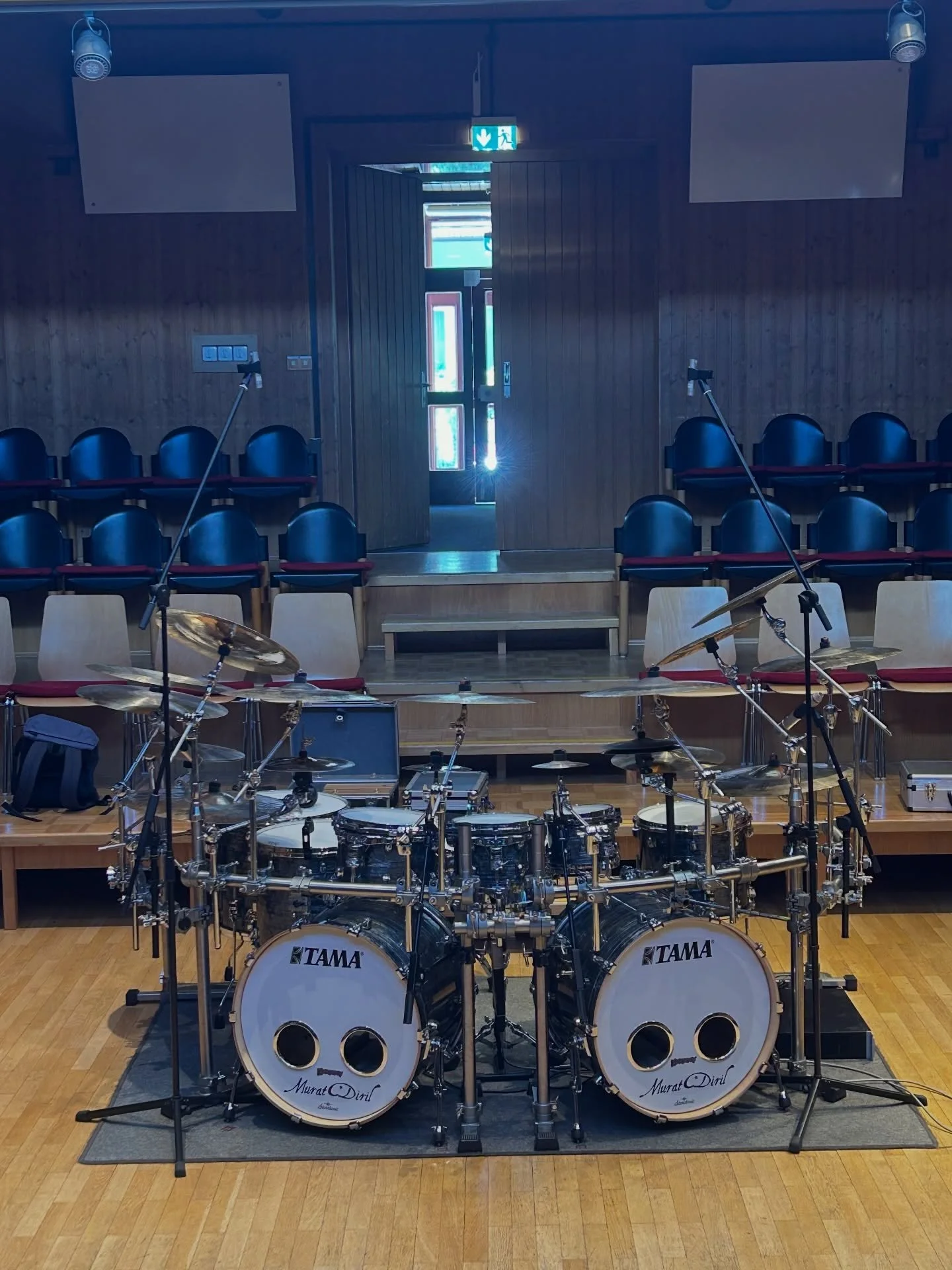Labourday in Austria 🥁🥁🥁🥁
Manchmal verlassen wir unser sch&ouml;nes Studio auch f&uuml;r &bdquo;spezielle recording Anwendungen&ldquo;. 
Videoshoot mit @diepolddavid und den wundersch&ouml;nen neuen Snares von @acd_unlimited :) Craftsmanship at i