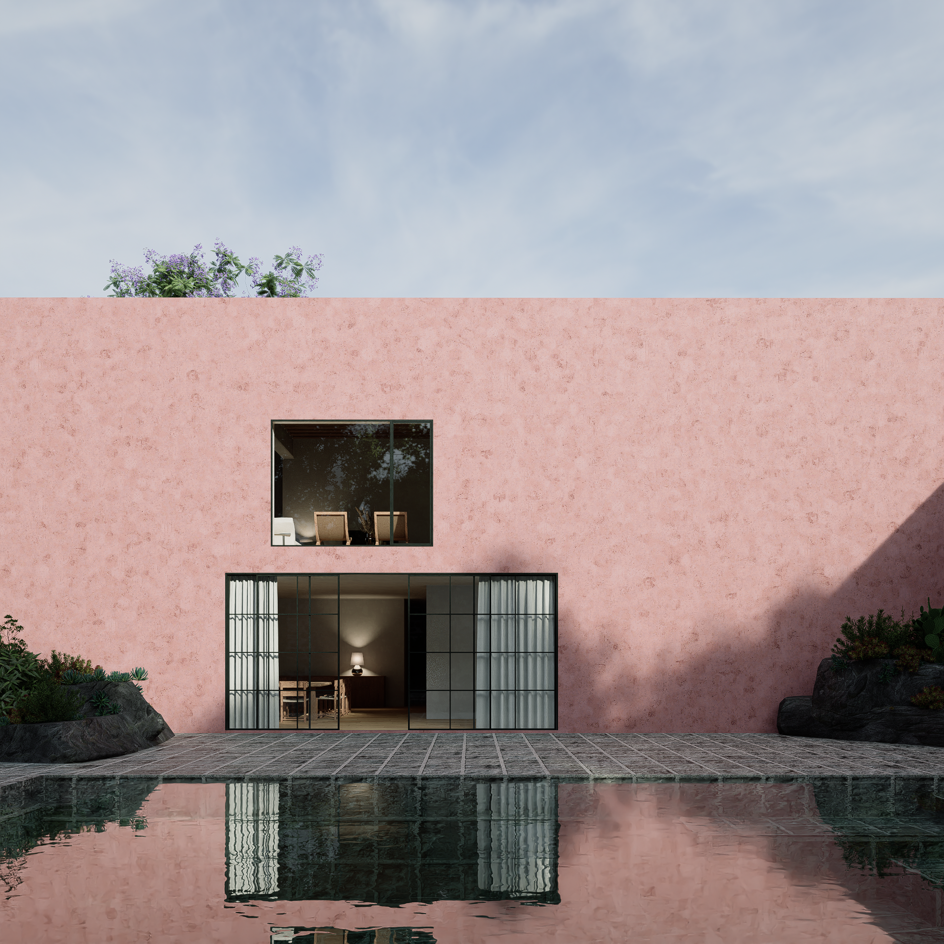 Een modern huis met een roze gevel, grote glasdeuren, een waterpartij in de voorgrond, een tuin met planten aan de zijkant, en een balkon met bloemen boven.