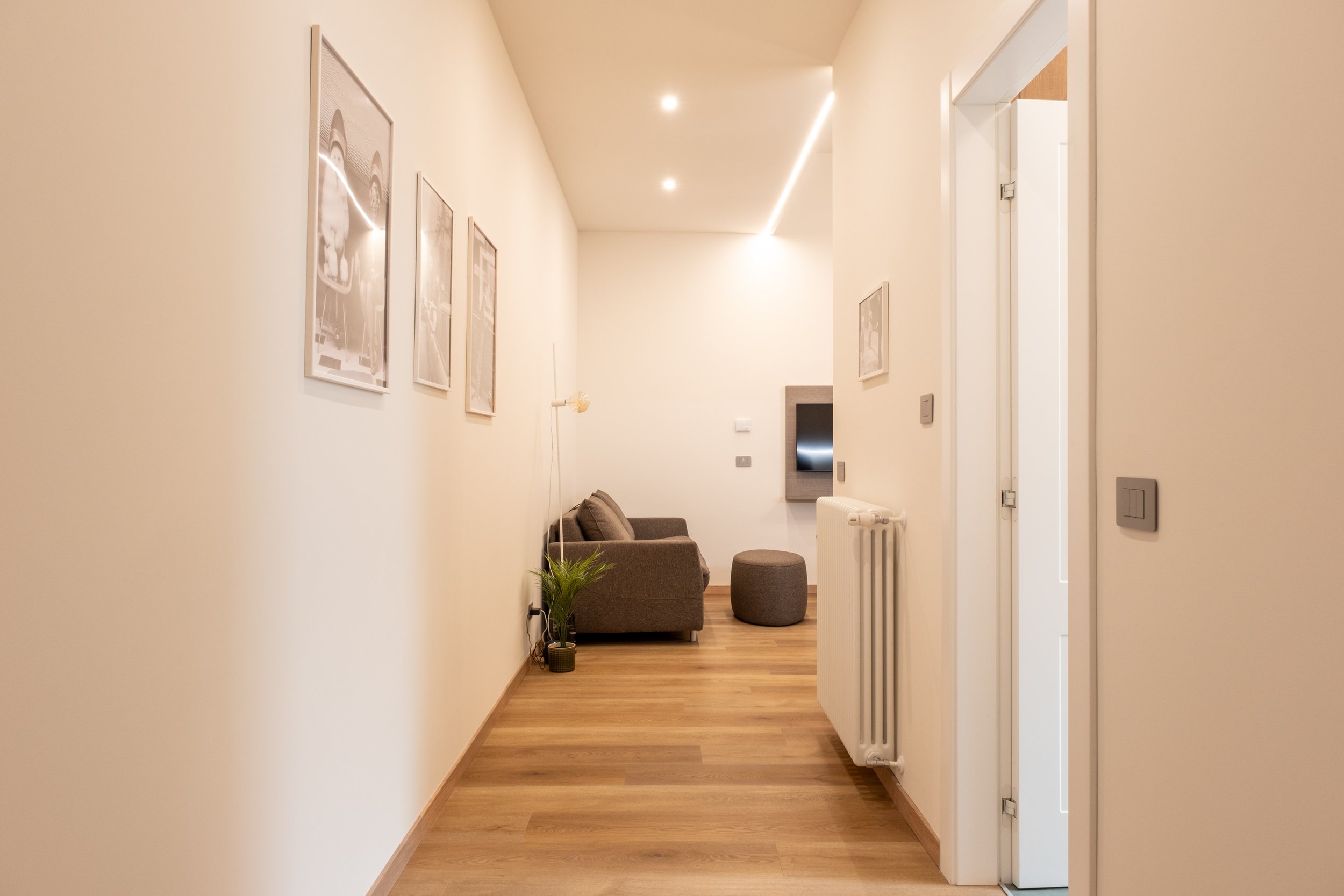 Bilocale con soggiorno, cucina, bagno e camera da letto matrimoniale