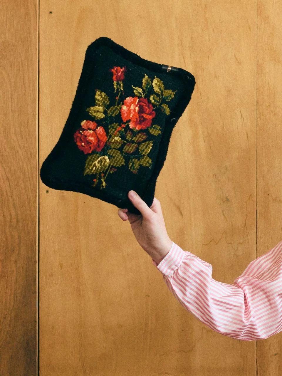 PAT PILLOW POUCH — Red Floral