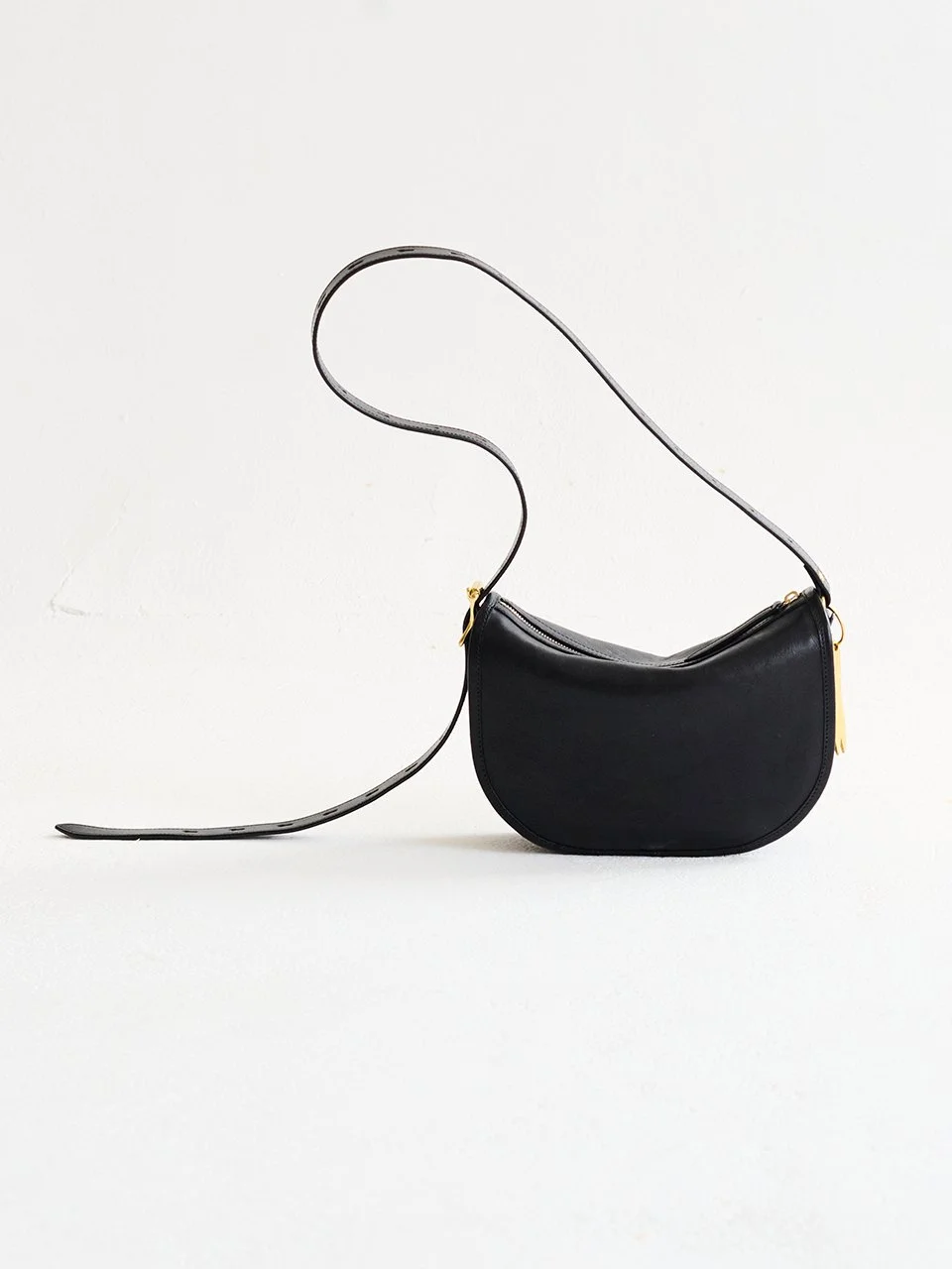 MAGGIE CROSSBODY BLACK 03.jpg