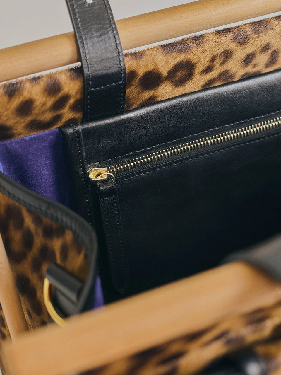 MUNDY – TOTE LEOPARD HAIR CALF:BLACK 05.jpg