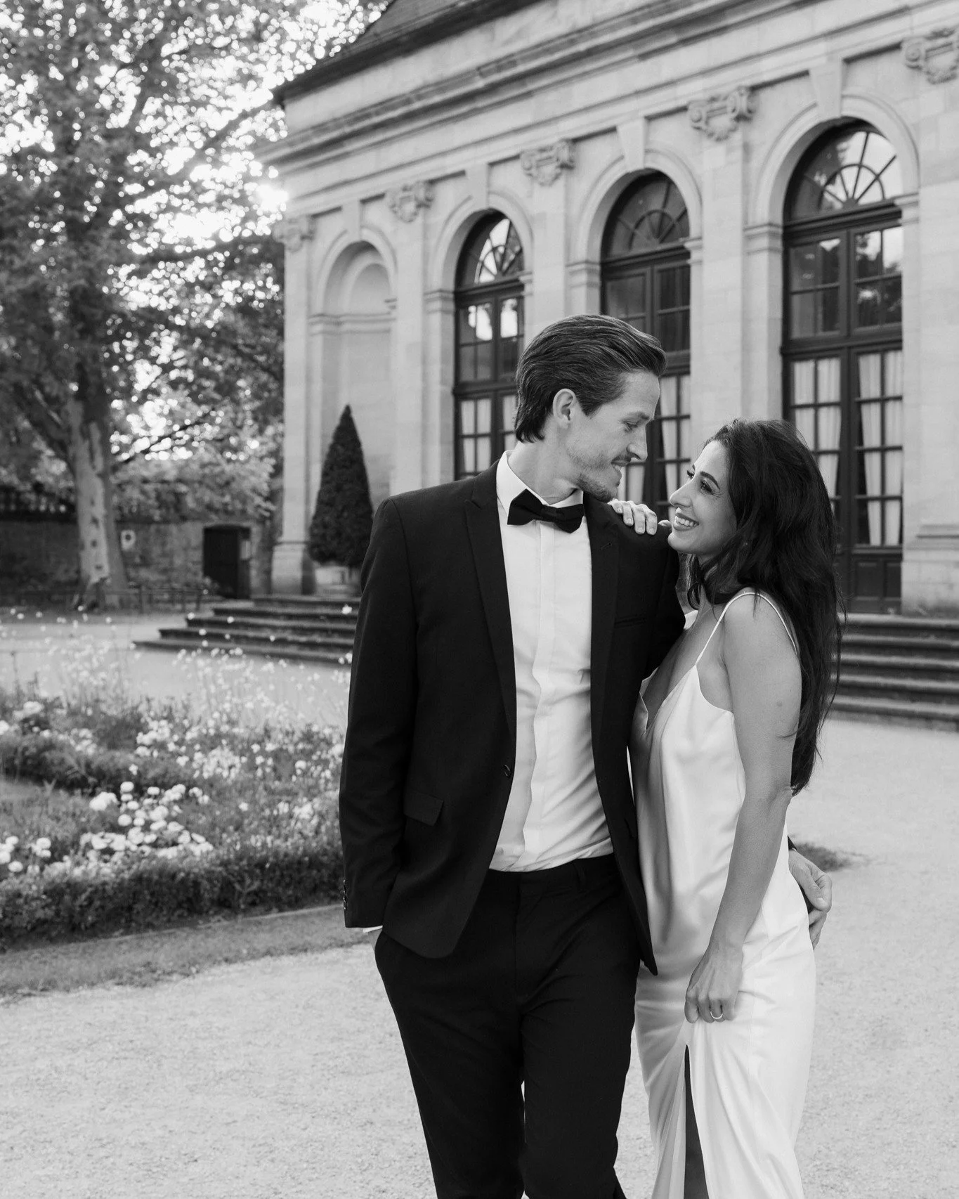 It wasn&rsquo;t staged, and it didn&rsquo;t need to be. A look, a smile, a step taken together. These are the details that matter. My approach is always intentional: helping couples feel at ease, then giving space for their emotions to appear as natu