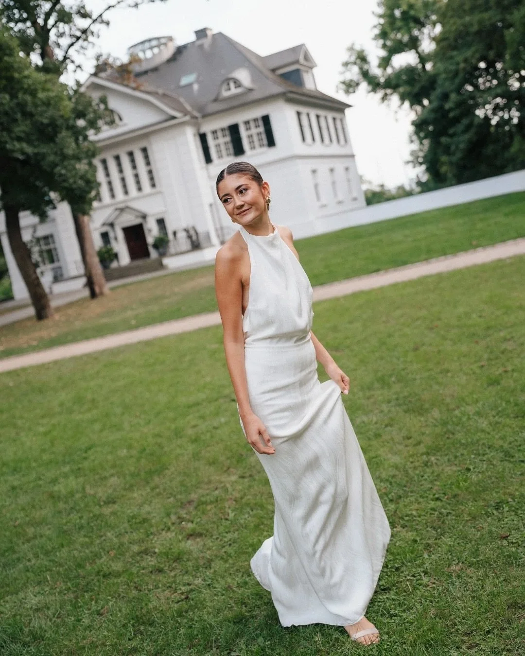 She isn&rsquo;t performing for the camera&mdash;she&rsquo;s simply in the moment. The kind of happiness you don&rsquo;t need to stage, because it shows in every look and gesture.

wedding dress: @marrymebrautstudio 
hair and make up: @makeup_byjennyk