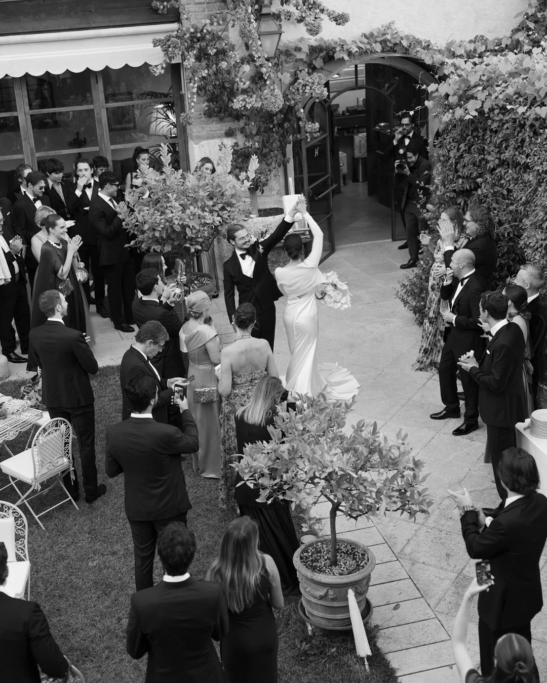 A day of contrasts: tears and laughter, stillness and celebration. On Lake Garda, one emotional moment followed another until the evening dissolved into music and dance. This wedding reminded me once again why I love this work: it&rsquo;s the honest 