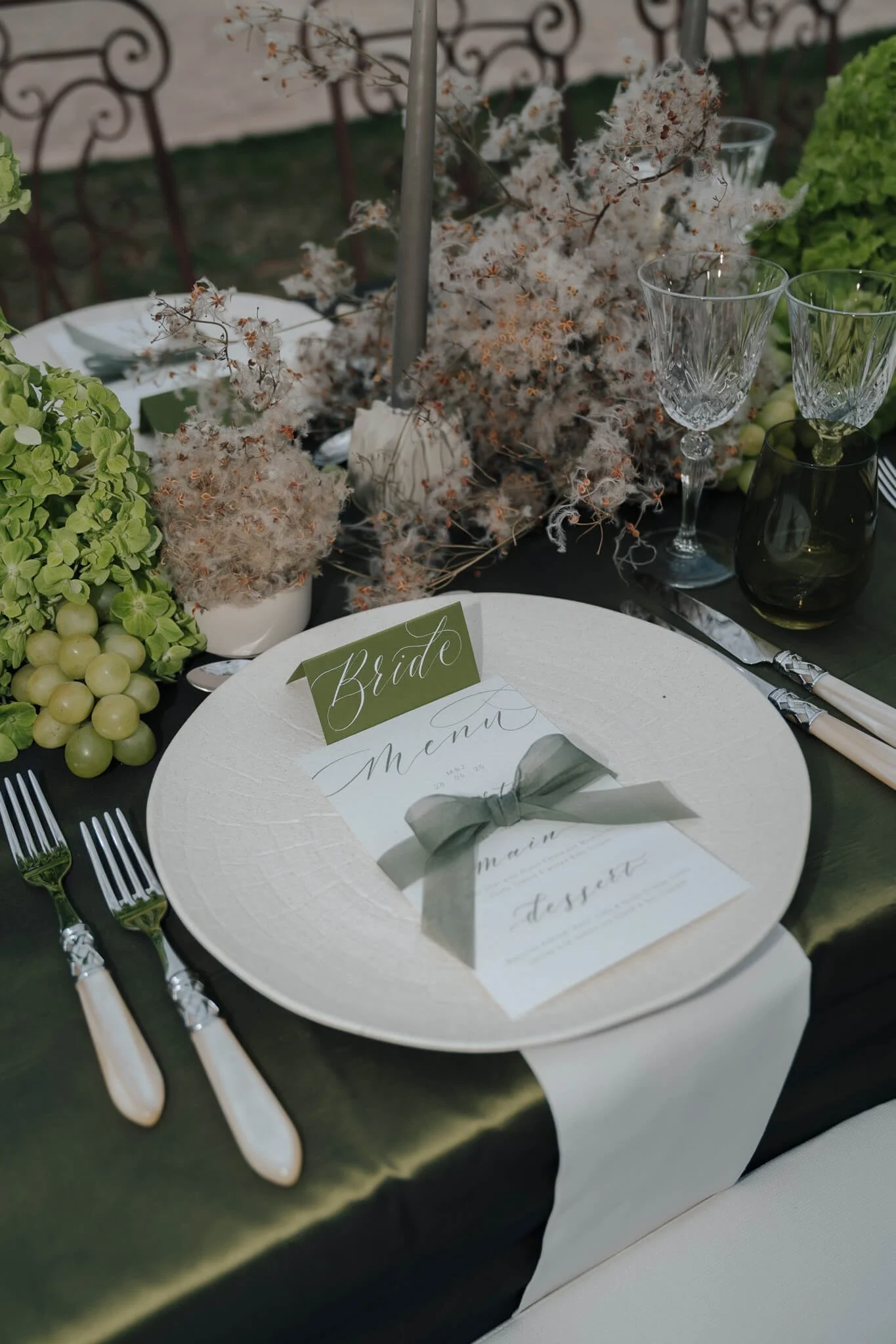 Green and white table decor at destination wedding Mallorca venue Son Amaret
