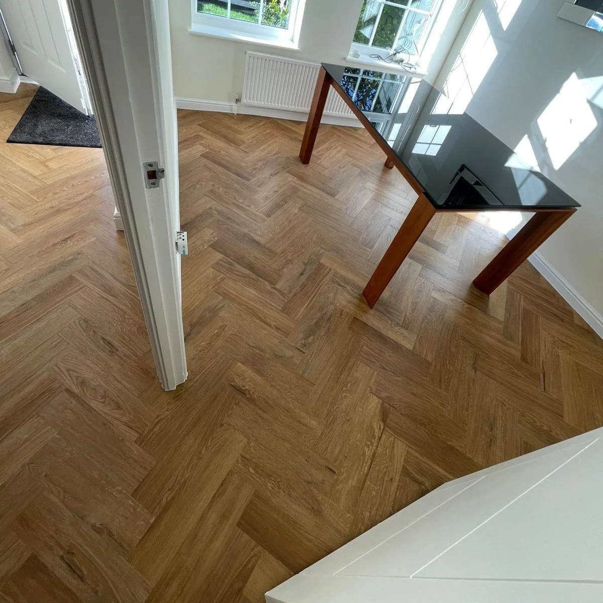 😍 Beautiful Herringbone design fitted by us last week! 
.
.
.
#LuxuryVinylTiles #YourSpaceYourStyle #yourhome #instagram #beboldbecreativebeyou #shaw #inspo #sbffloors #growingbusiness #homeinspo #oldham #trustpilot #reviews #familyrunbusiness #desi