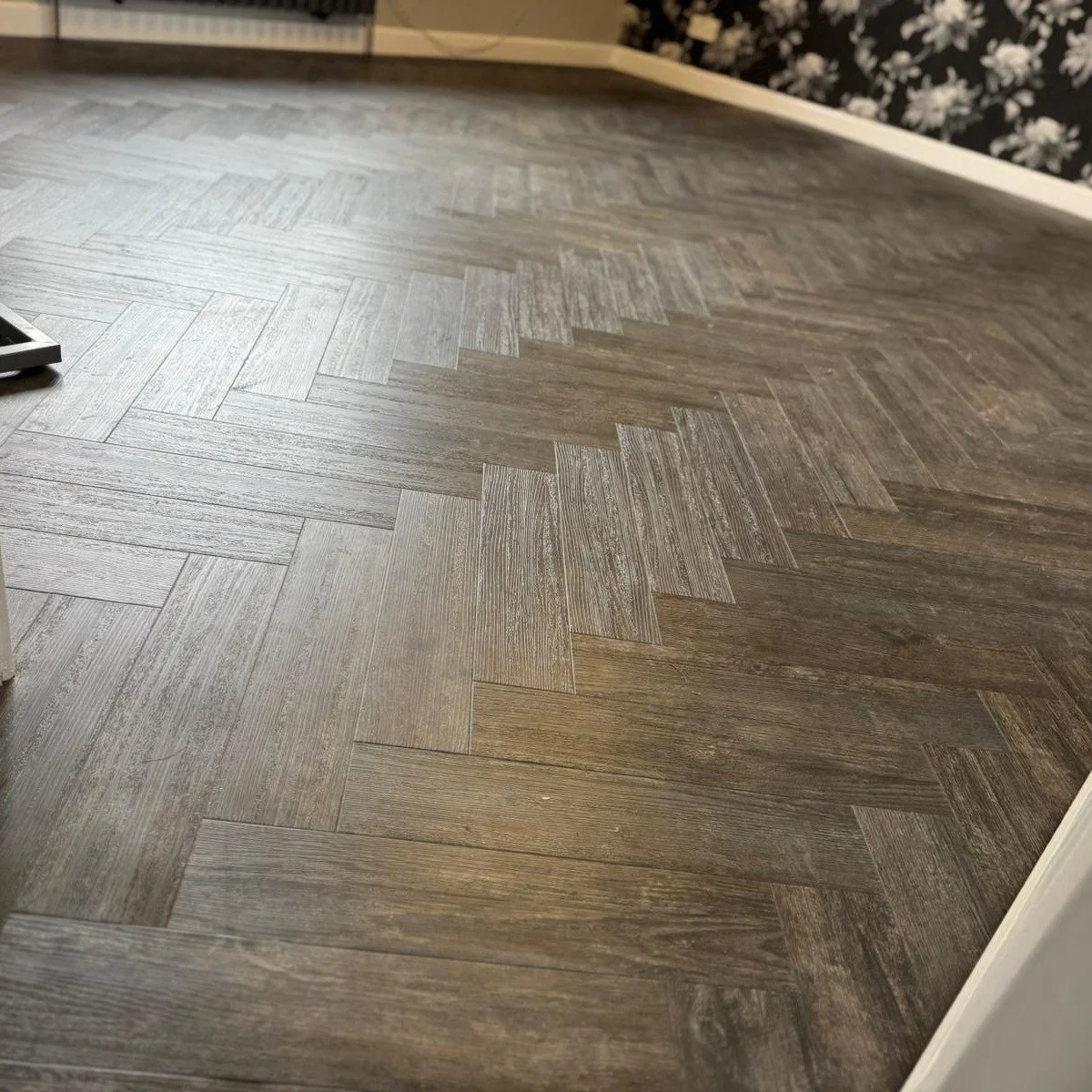 🖤 Dark, Dramatic & Perfect for Spooky Season 🖤
Fitted by us last week, Amtico Spacia – Blackened Spa Wood is the perfect blend of style and substance. 
Deep cocoa-black tones with subtle hints of blue give this rustic finish a bold, atm