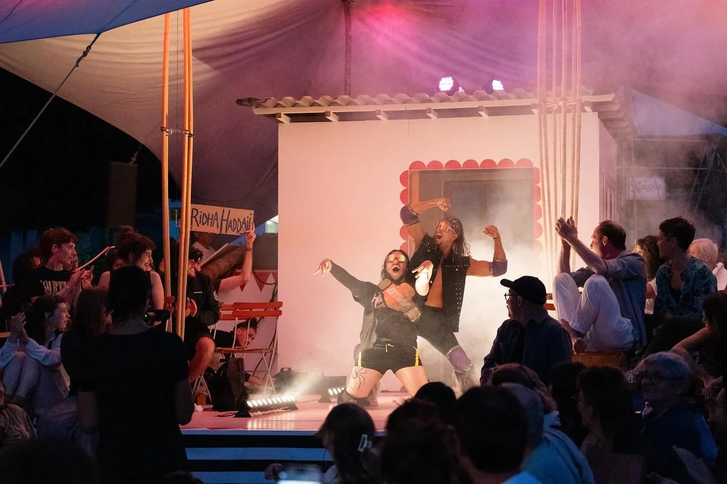 Retour en images du Cabaret-Catch en collaboration avec la GTW ! @genevatotalwrestling 

🎭🥊 Le synopsis?
Stanislas de la Colombi&egrave;re, grand m&eacute;chant et haut commissaire responsable des droits humains, de la libert&eacute; d&rsquo;expres