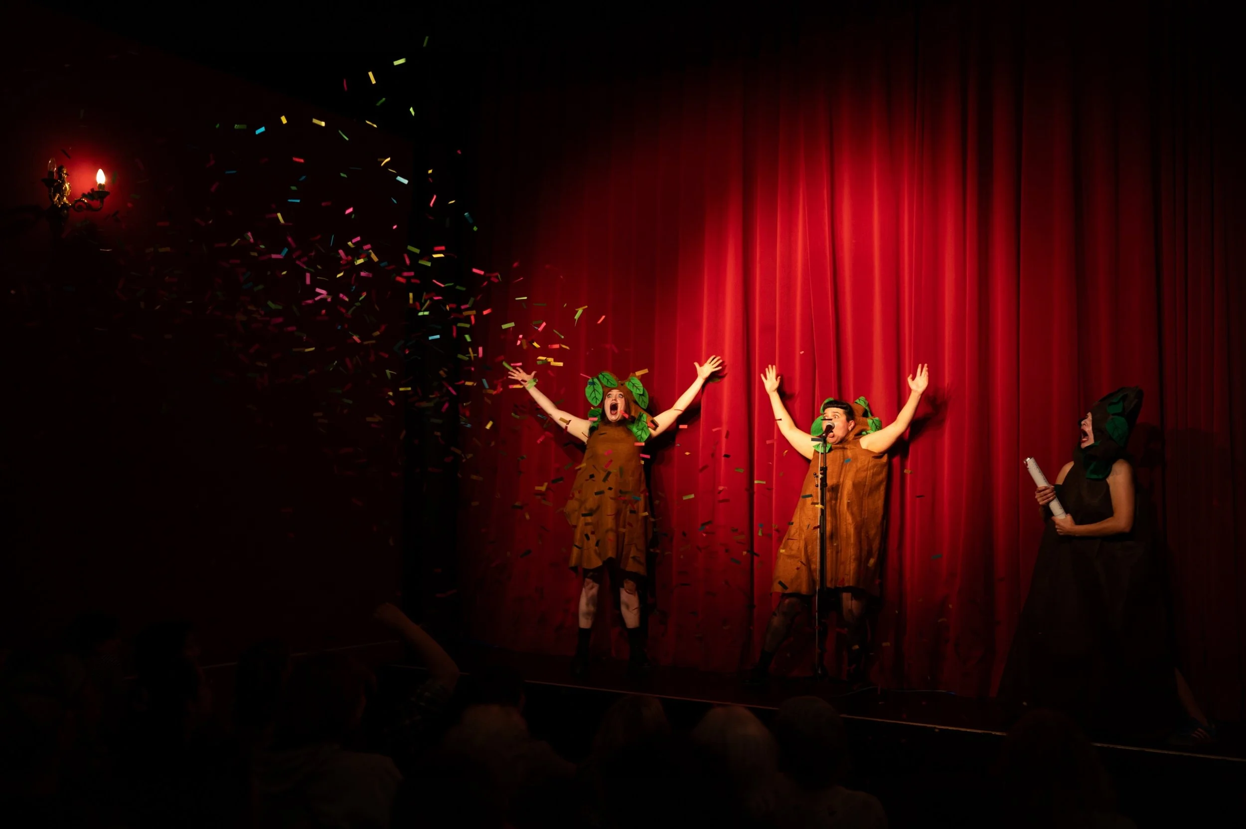 Mais quelle SOIR&Eacute;E 😭❤️&zwj;🔥 
Le Cabaret B.E.T. du 16 avril au Th&eacute;&acirc;tre des Grottes, dans le cadre du Festival des Cabarets Genevois (@point.d.interrogation.officiel ), c&rsquo;&eacute;tait de l&rsquo;&eacute;motion, des num&eacu