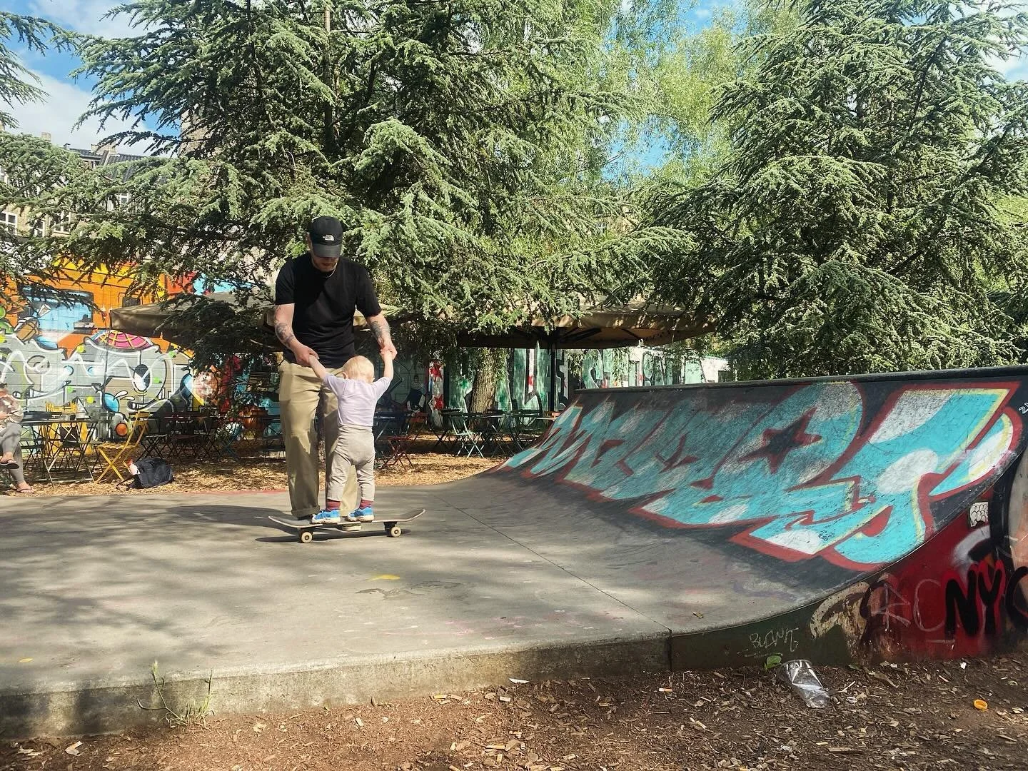 Familie skate sesh - l&aelig;rer nogle nye skills 🛹