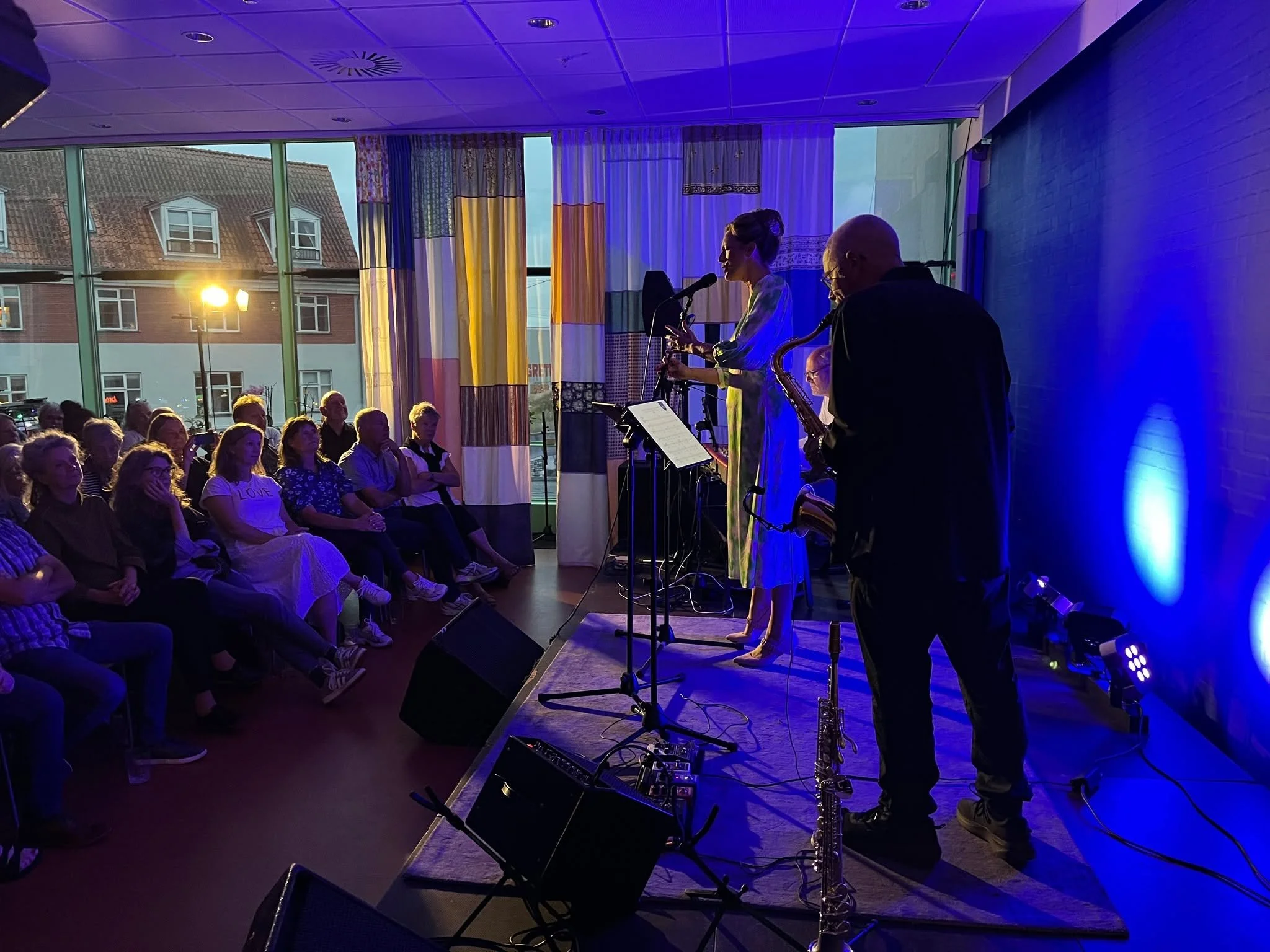 🎷 Tusind tak for den fantastiske opbakning til &aring;rets Jazz Festival hos Frodes! Det har v&aelig;ret magisk at se s&aring; mange af jer nyde musikken i vores lokaler &ndash; og vi er slet ikke f&aelig;rdige! 🥳

I morgen f&aring;r vi bes&oslash;