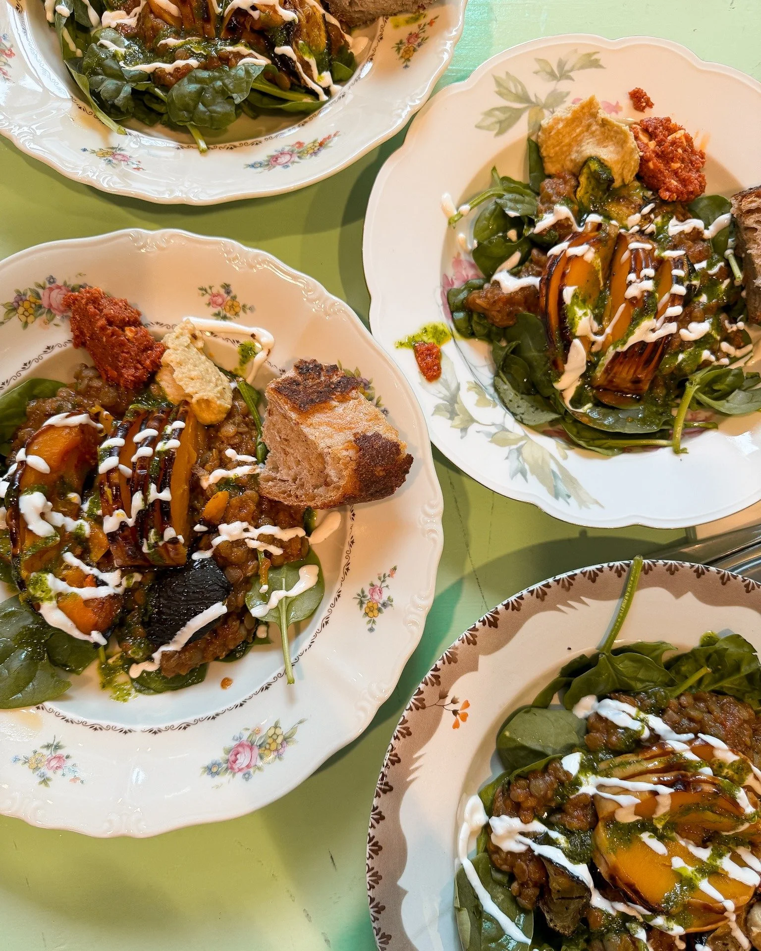 🫐 Menu uge 28 🫐

MANDAG - 7. juli
Fasolakia (gr&aelig;ske gr&oslash;nne b&oslash;nner med kartofler)
Gr&aelig;sk salat 
Gr&oslash;n salat med urtedressing
Br&oslash;d og tzatziki

TIRSDAG - 8. juli
Shepherds Pie med oksek&oslash;d
Stegte gr&oslash;