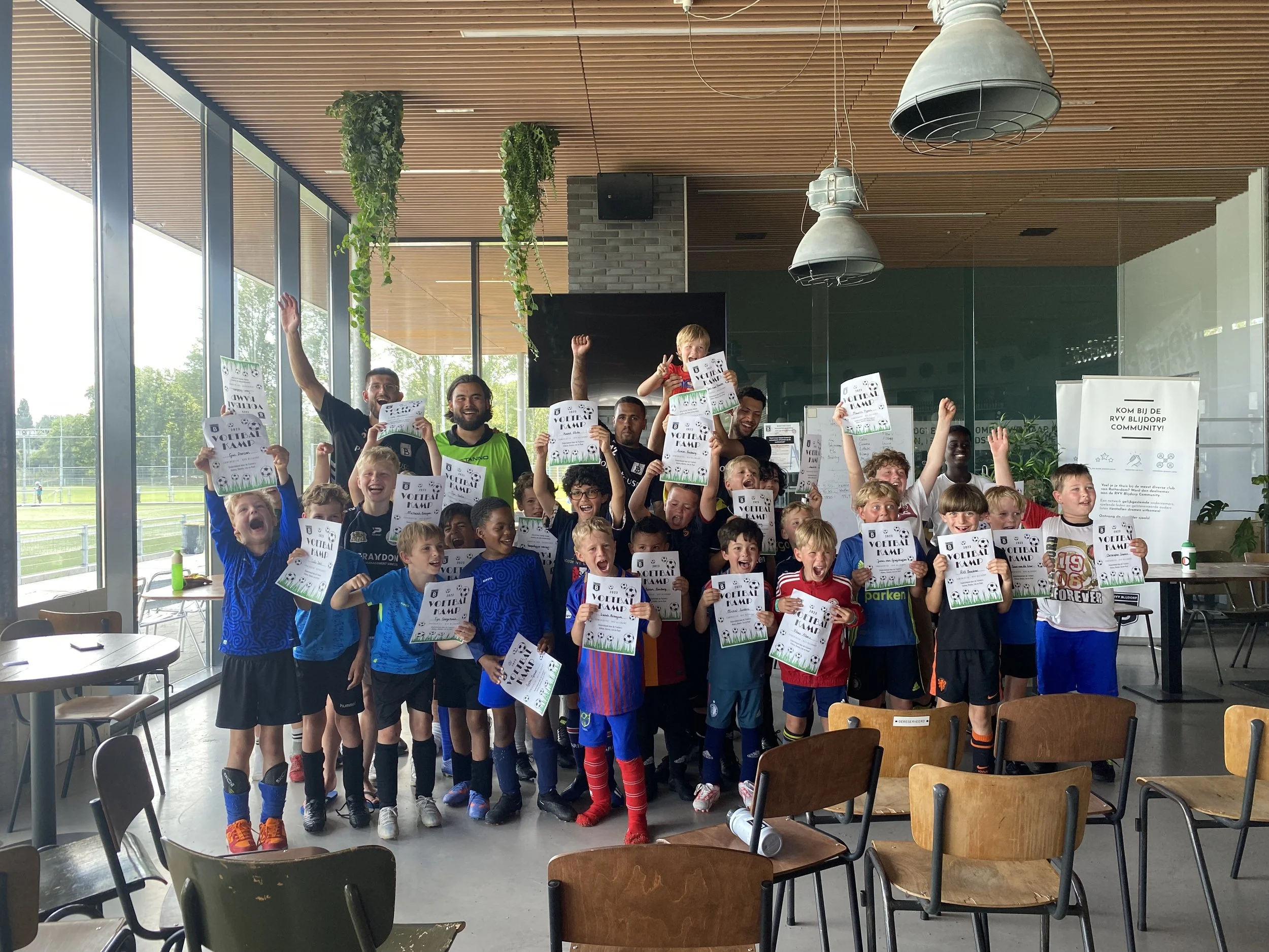 Voetbalkampen tijdens de schoolvakanties voor kinderen